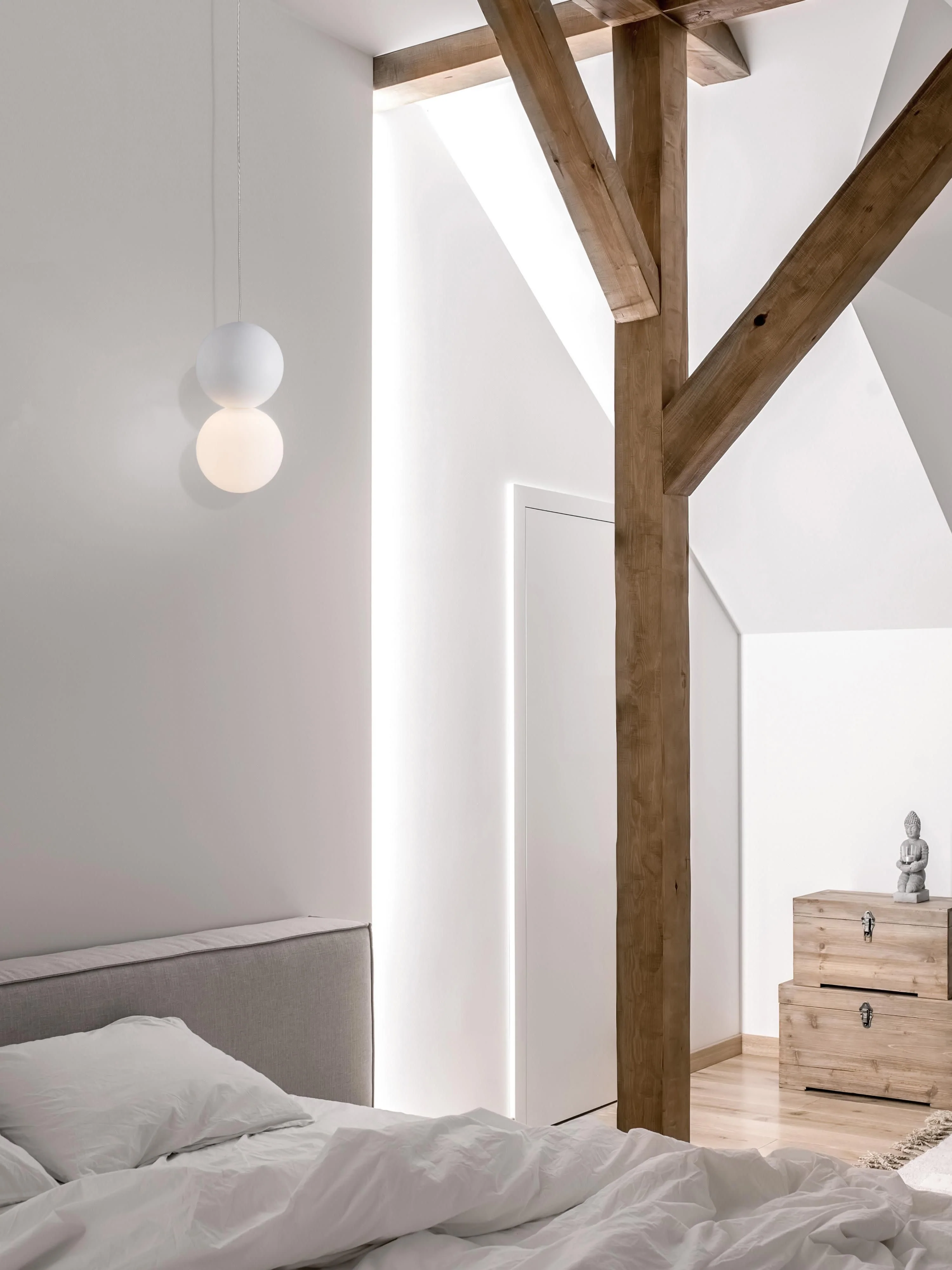 Kleine Pendelleuchte Zero aus Glas und Beton