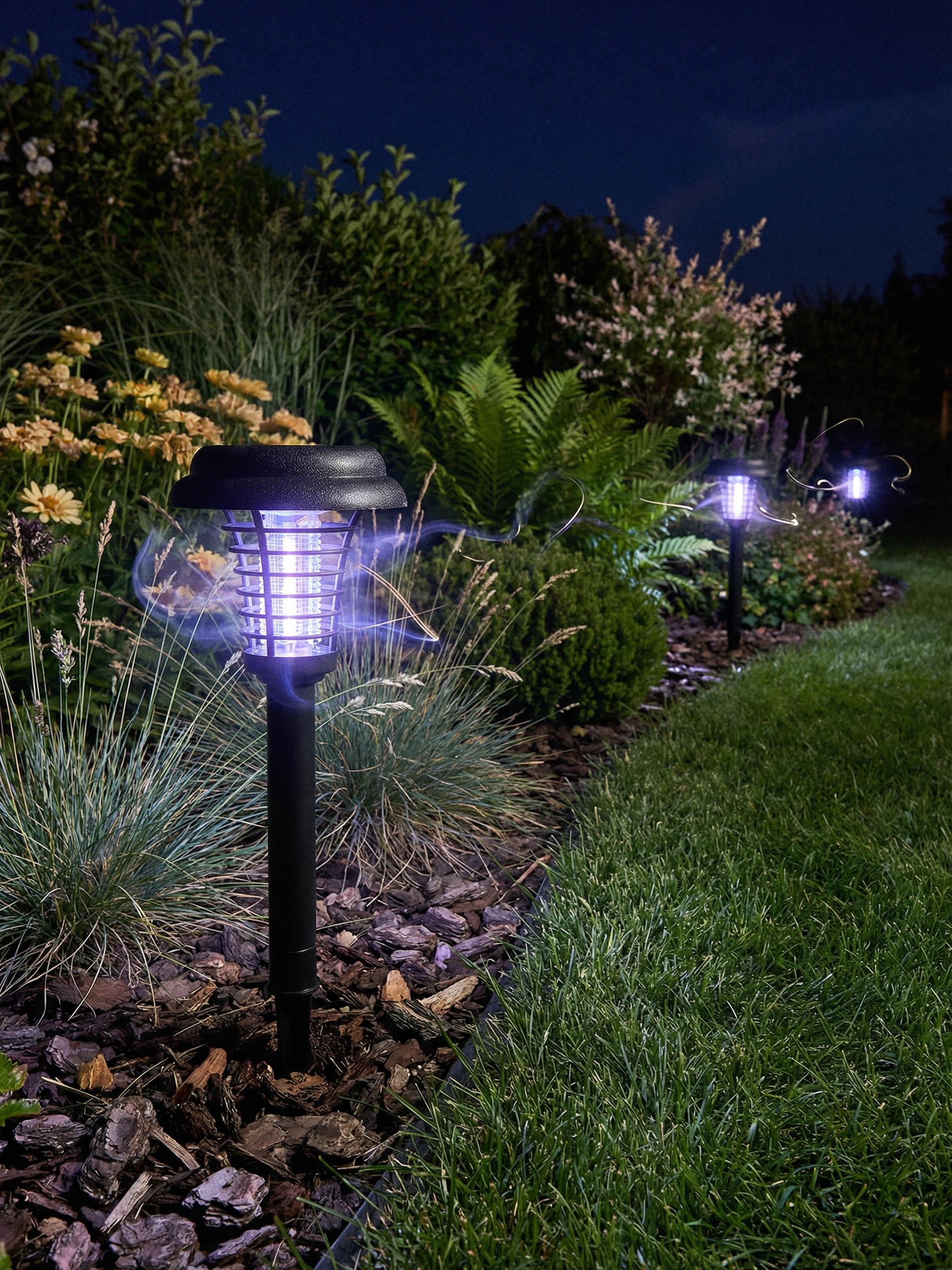Ogrodowa lampka solarna LED z funkcją owadobójczą do wbicia w ziemię