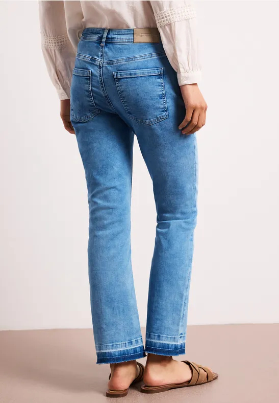 High Waist Flared Leg Jeans mit Ziersaum