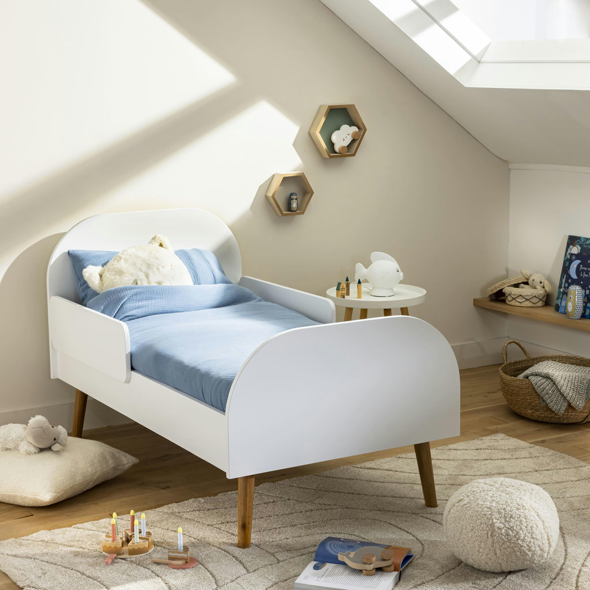 - Lit enfant blanc style scandinave 140x80