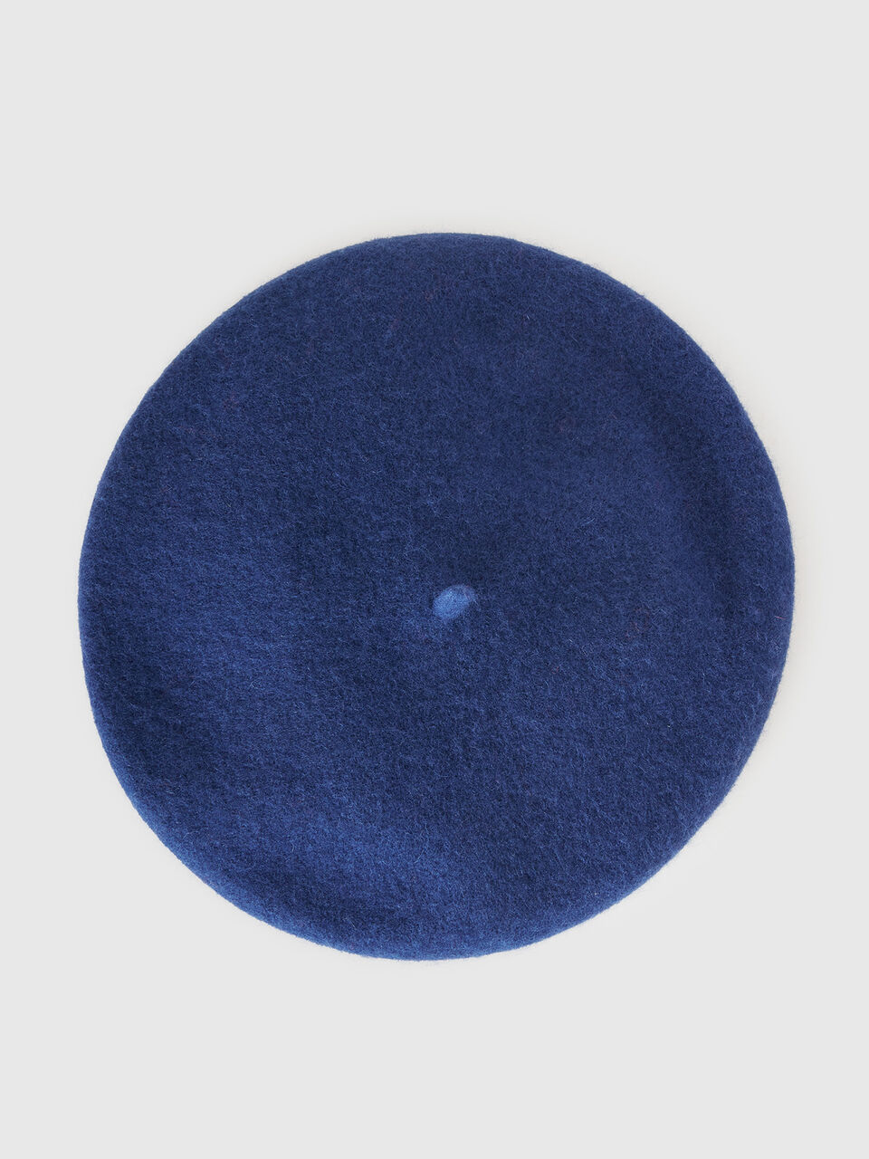 Classic beret in wool blend