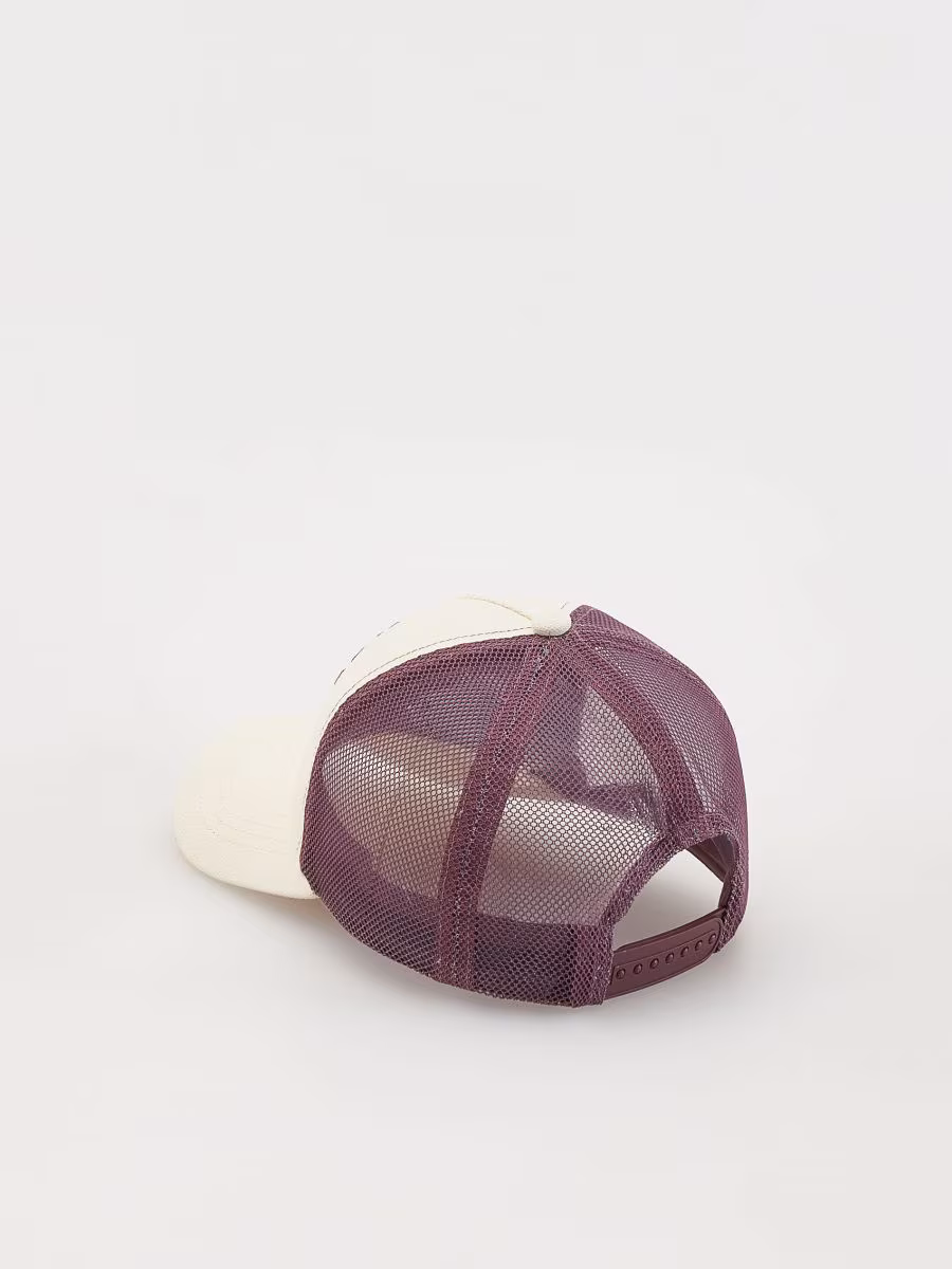Cap With Appliqu&eacute;