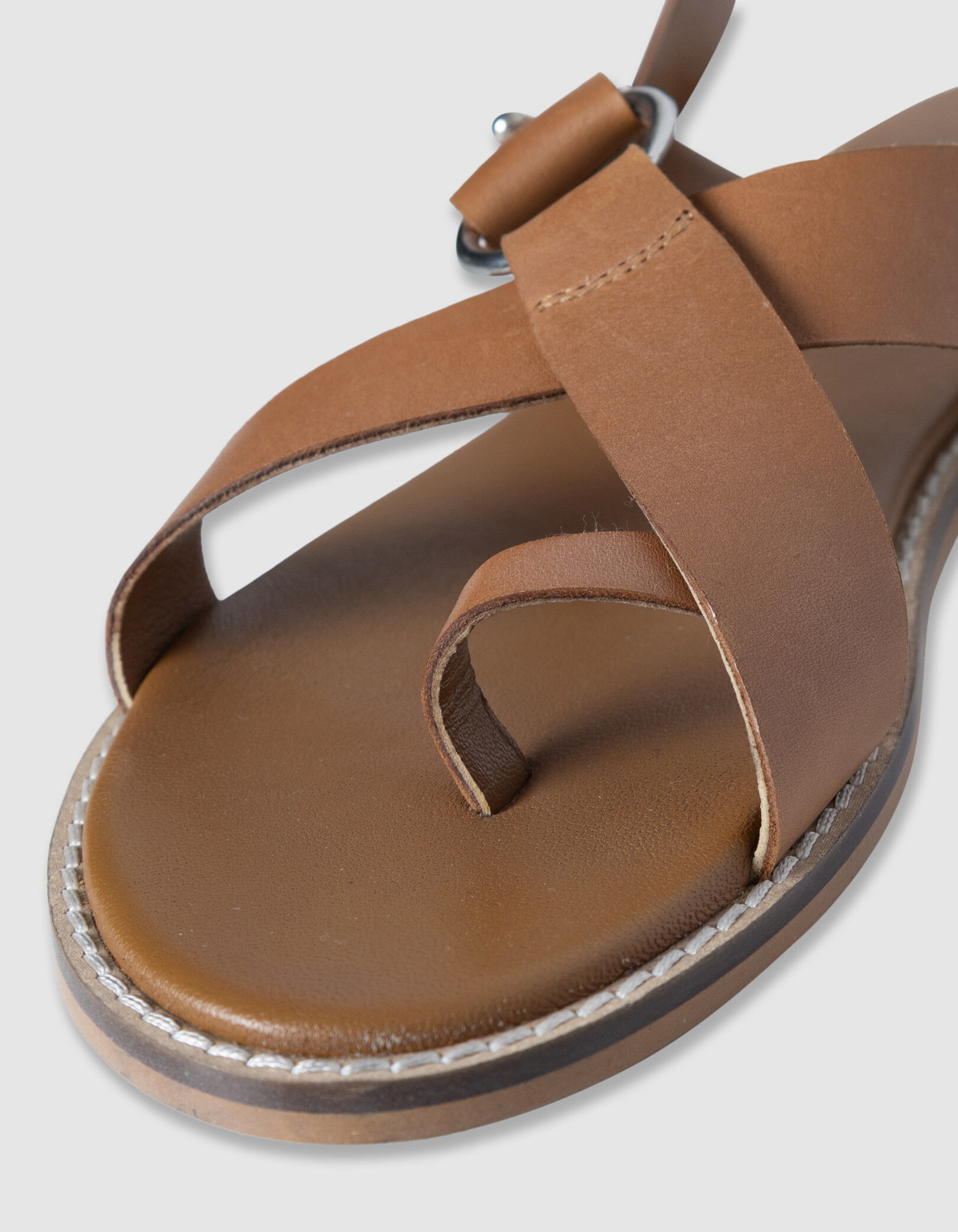 Sandales entredoigt plates camel cuir Femme
