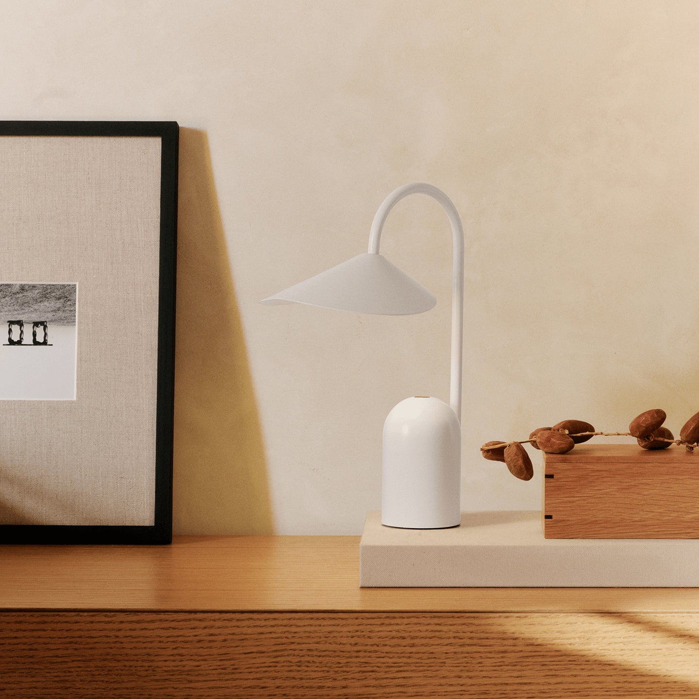 Ferm Living Arum Oplaadbare Tafellamp - White