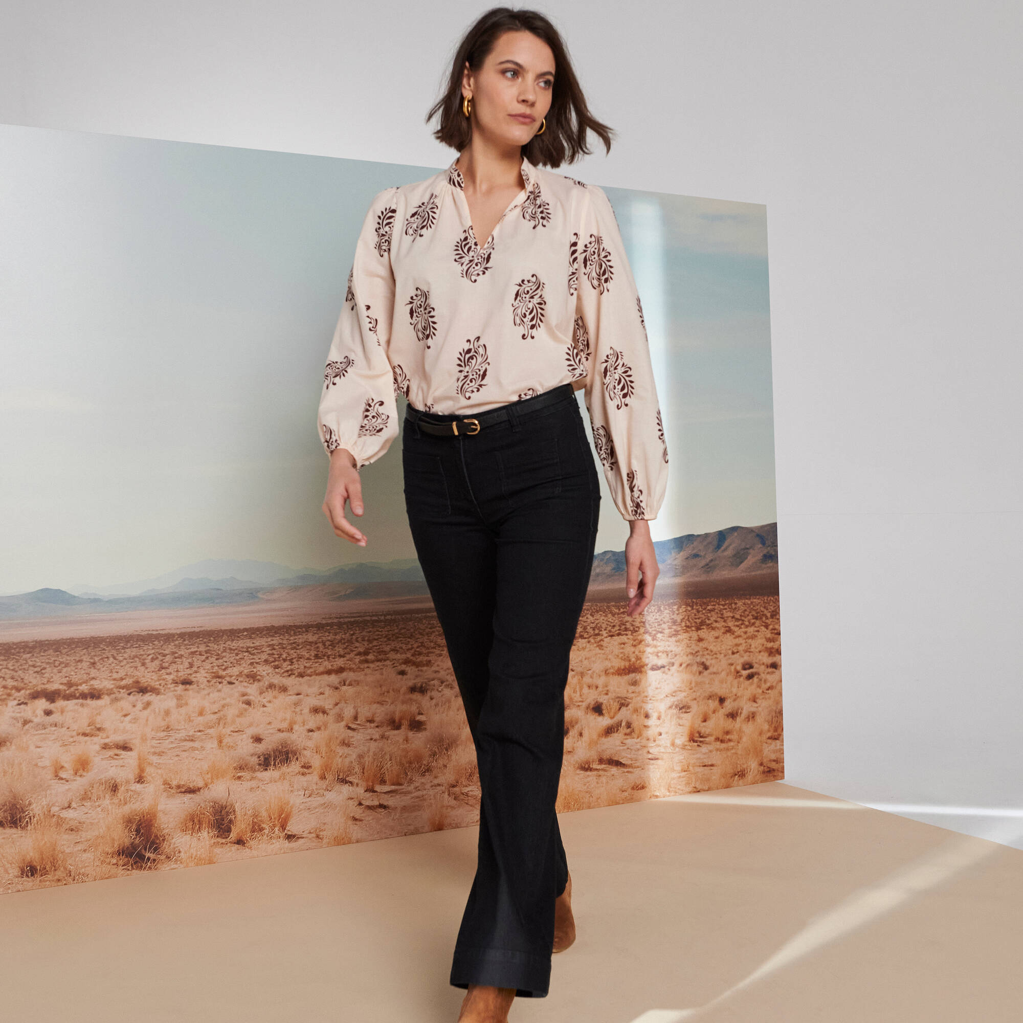 Blouse col montant, manches blousantes, imprimé ethnique