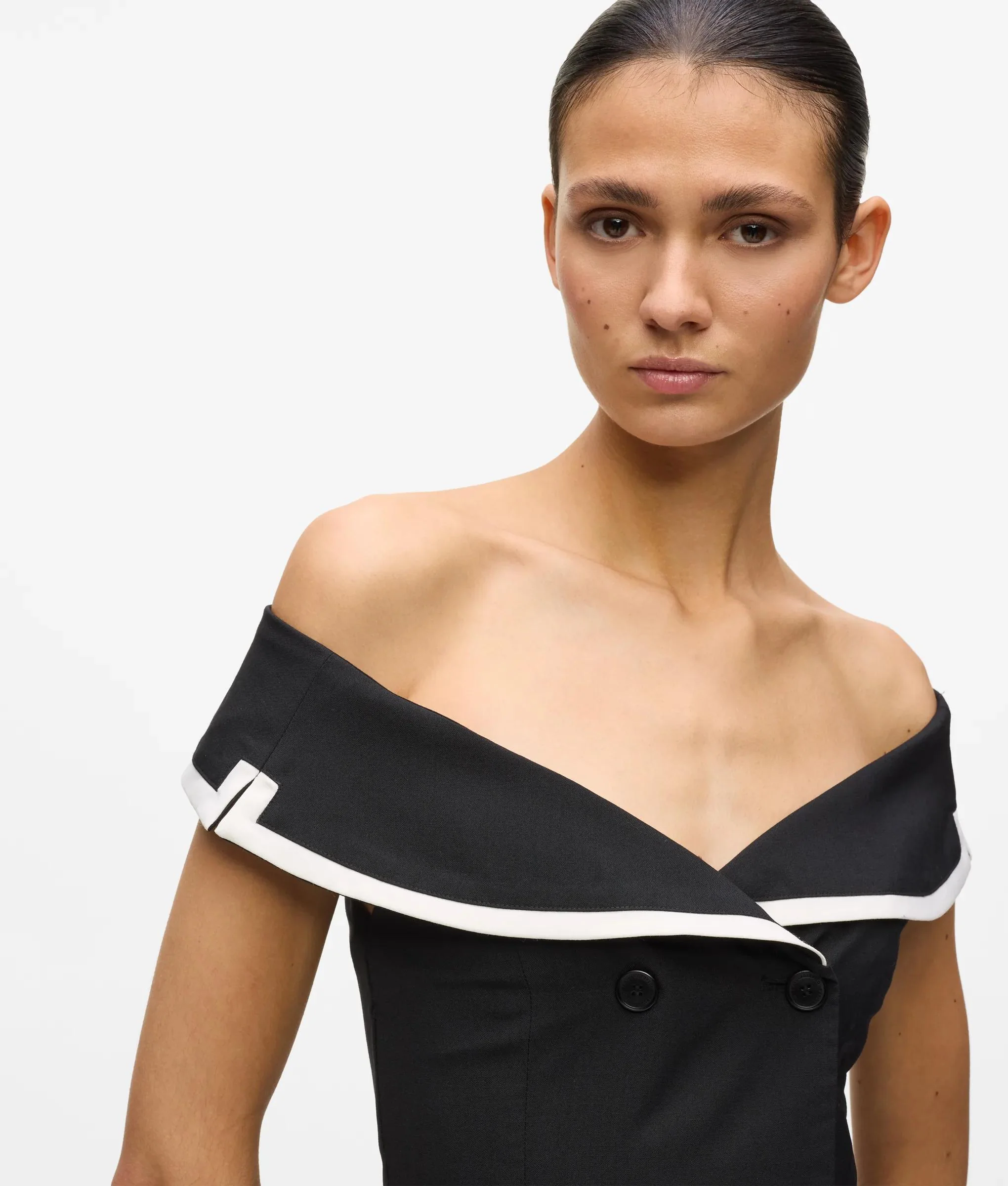 Robe blazer aux épaules dénudées