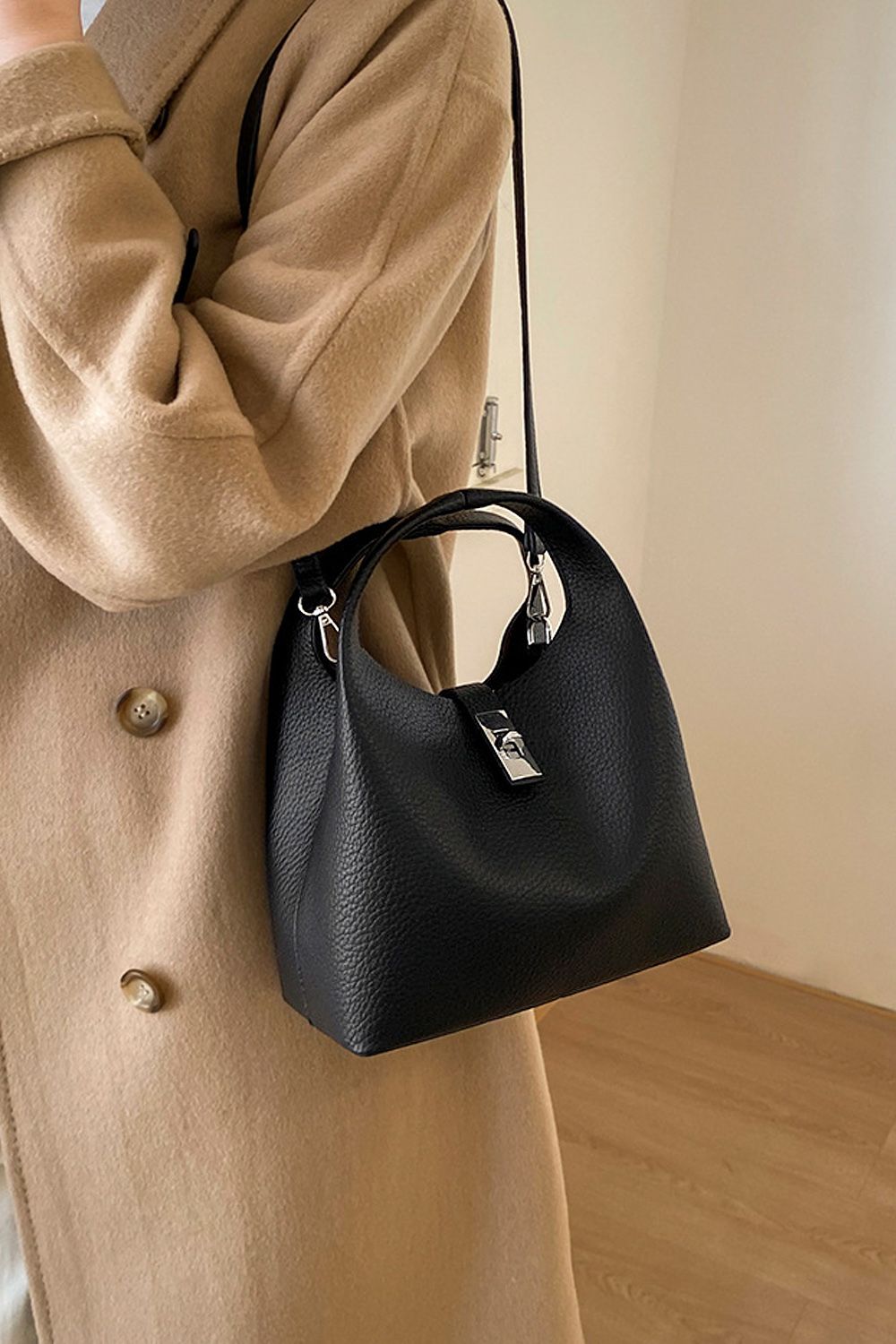 XY London Storm' Small Crossbody Bag With Detachable Bag Charm