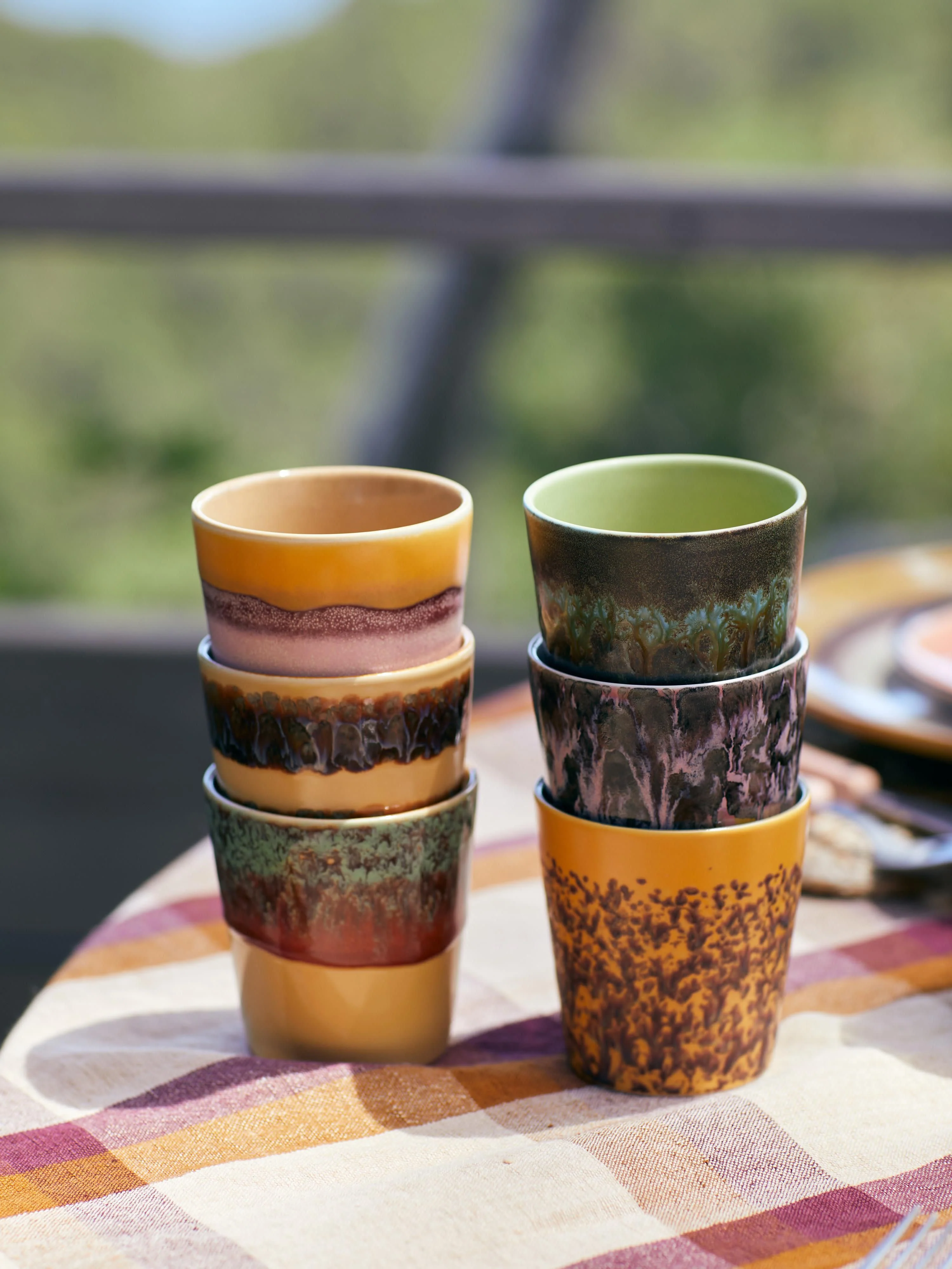 Handgefertigte Becher 70's mit reaktiver Glasur, 6er-Set