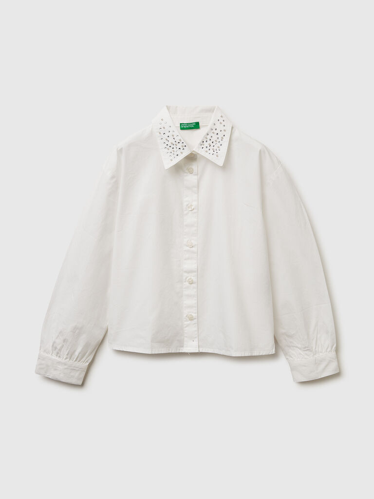 Shirt with jewel-effect applique