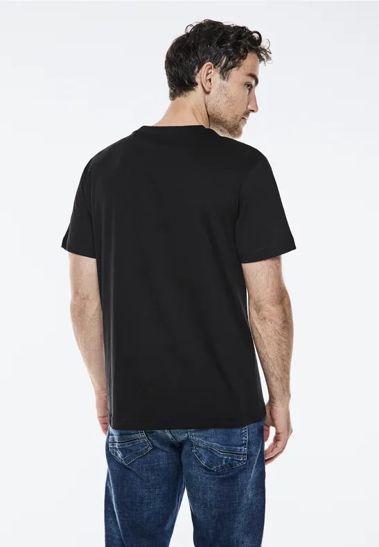 T-Shirt mit Chestartwork