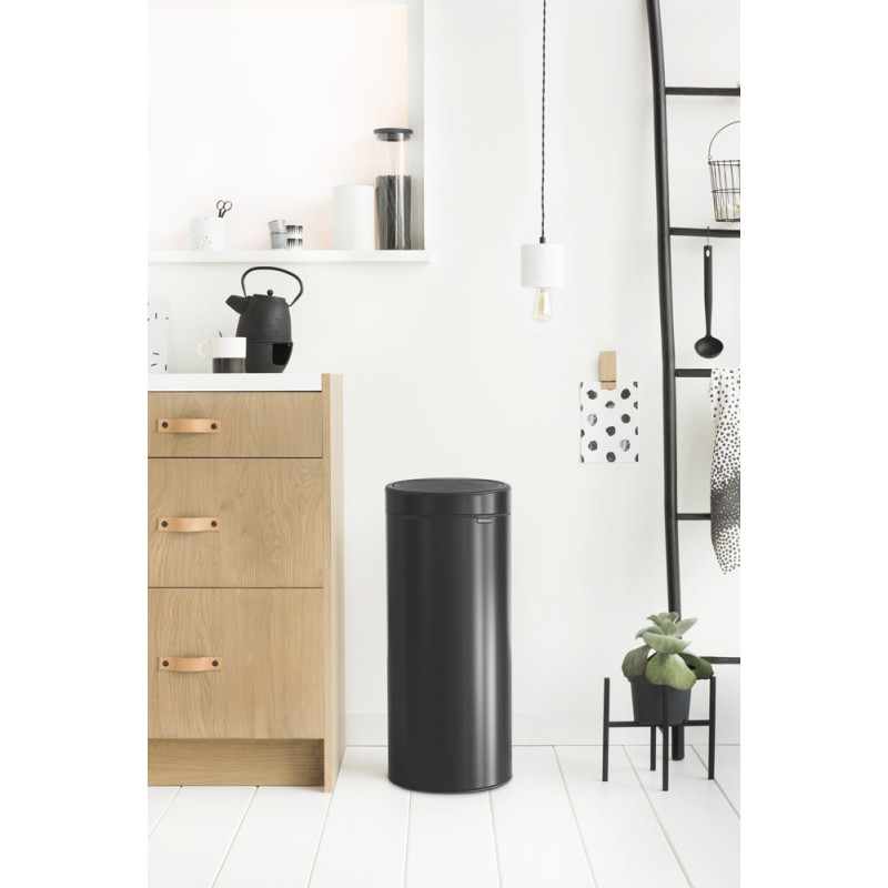 Poubelle Touch Bin noir mat 30 L BRABANTIA
