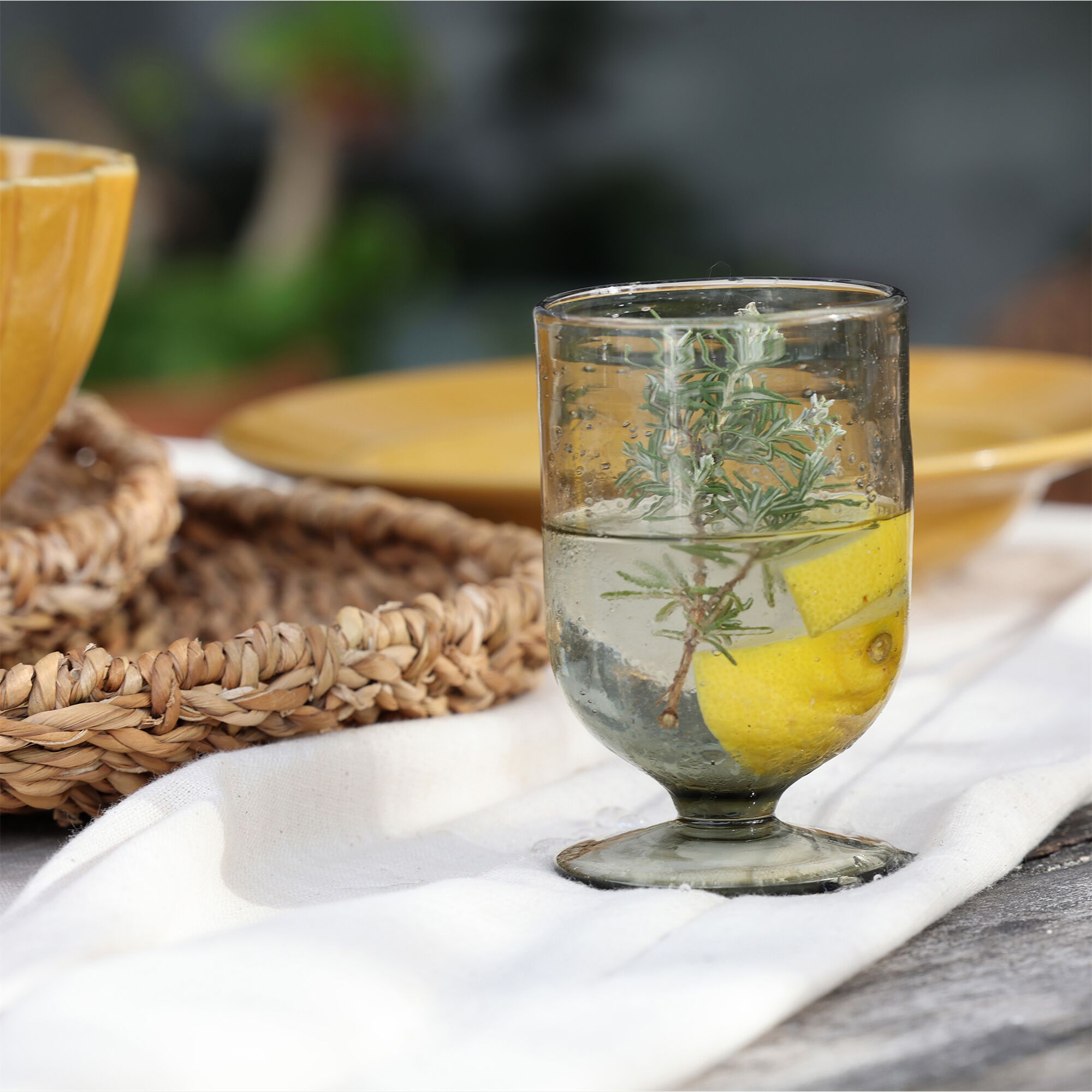 GOULADO - Verre à pied en verre bullé 25cl - gris