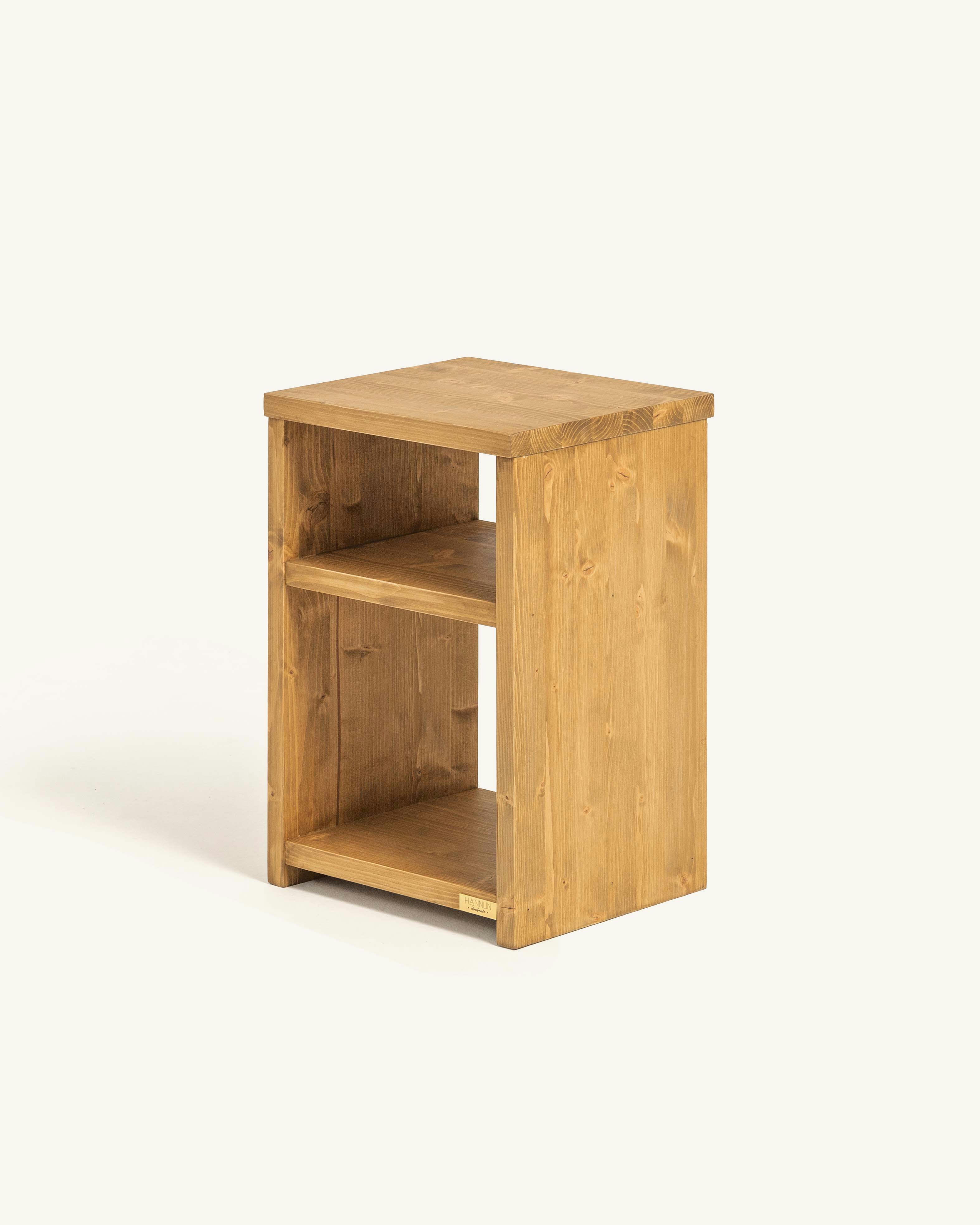 VERANIA - Table de chevet en bois d'épicéa de couleur marron clair