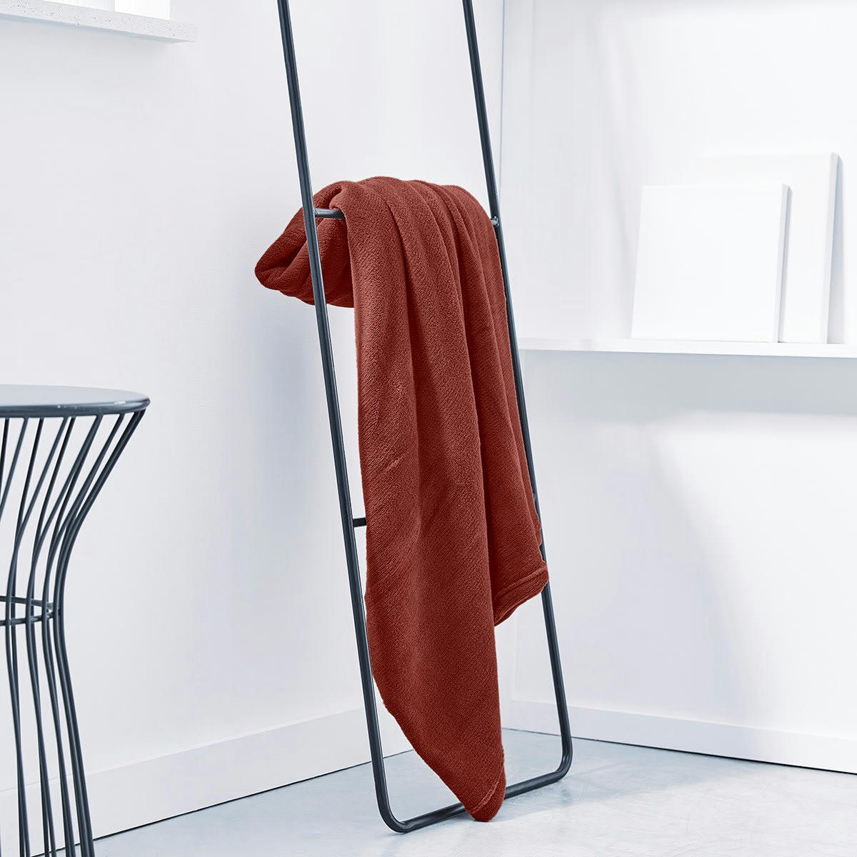 ESSENTIAL - Plaid uni en Polyester Rouge 125x150 cm