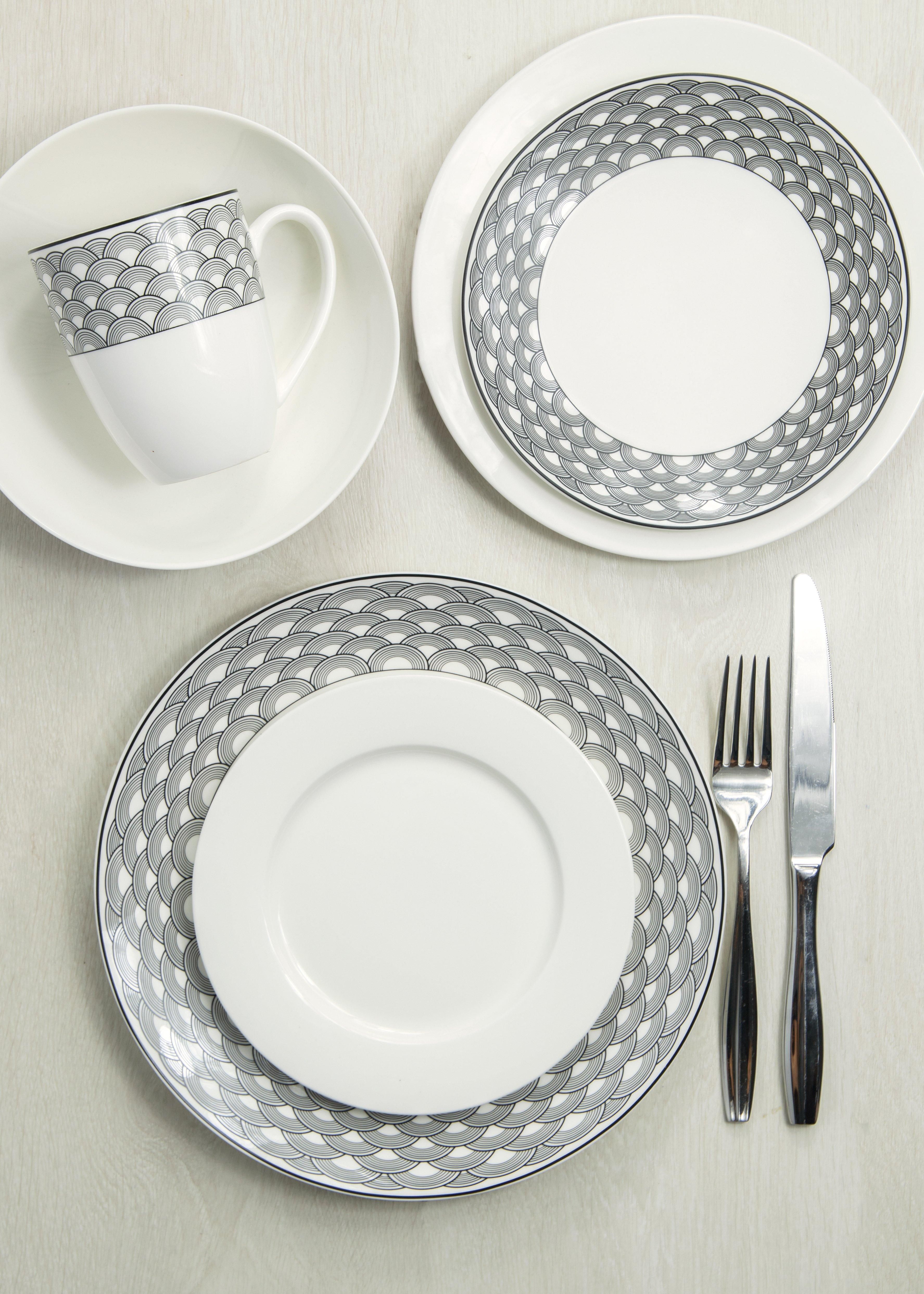 Maxwell & Williams Harlequin Coupe 16 Piece Black Edged Dinner Set Dishwasher Safe Service for 4