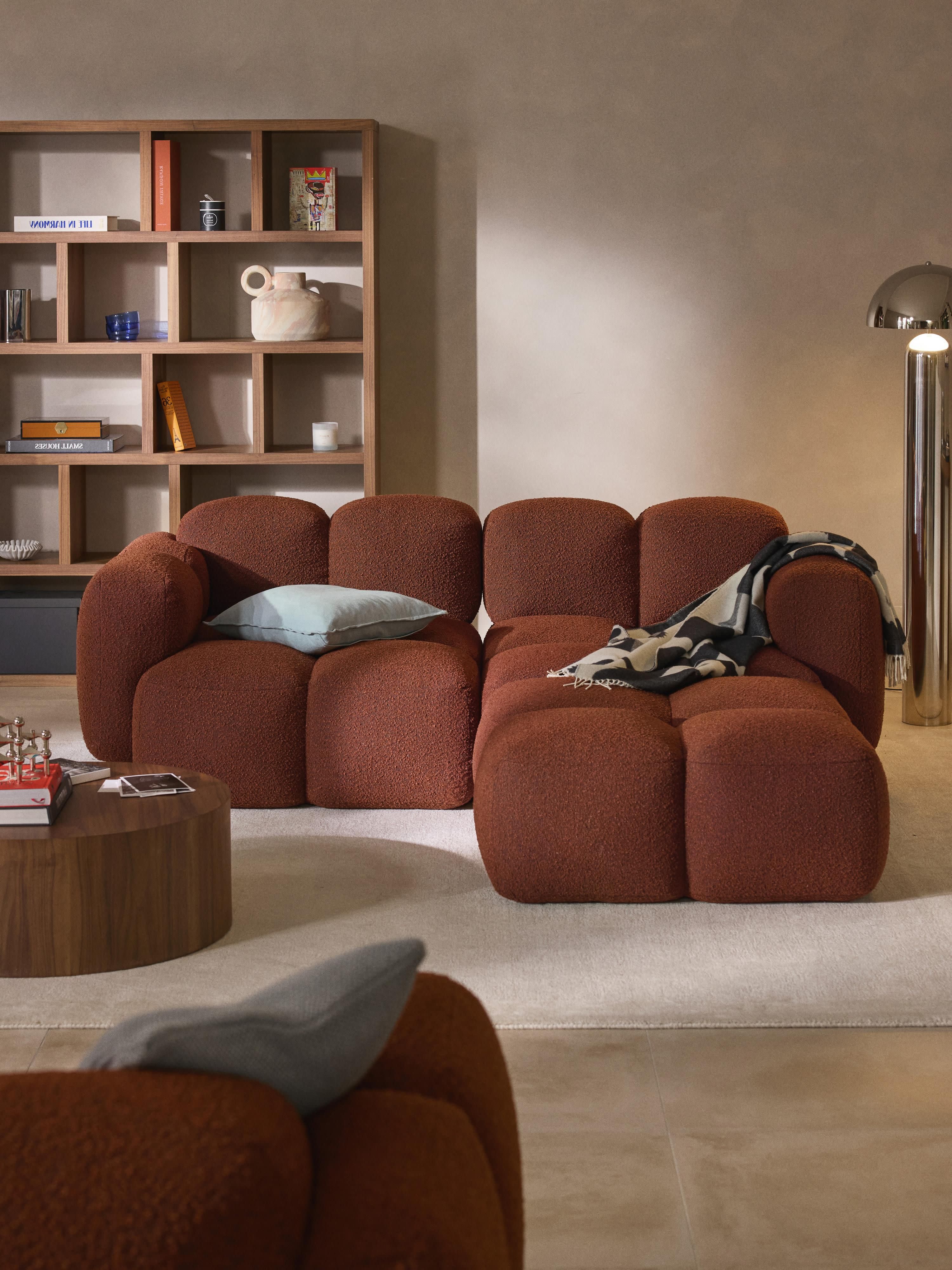 Modulares Sofa Tayla (3-Sitzer) aus Bouclé mit Hocker (links/rechts)