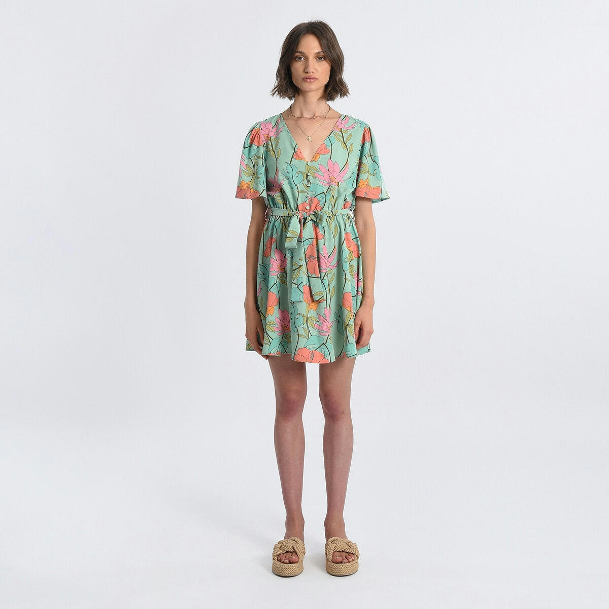 Robe courte imprimé floral avec ceinture