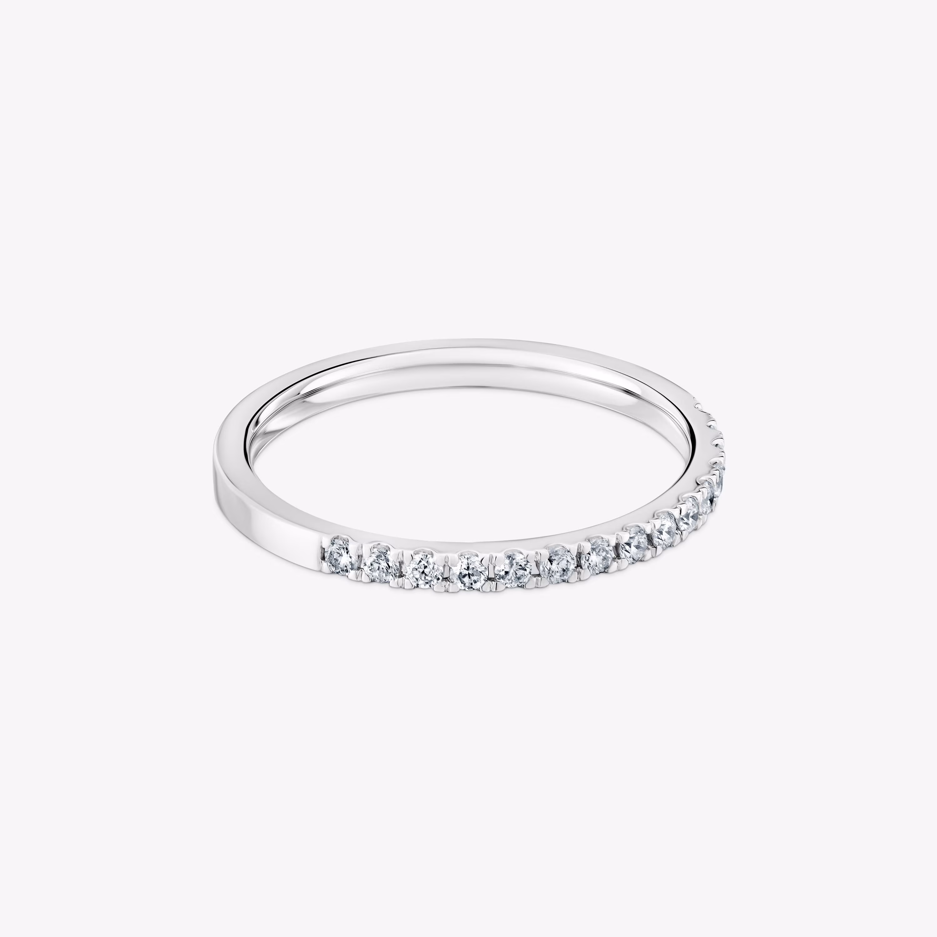 Anillo media alianza mediana de oro blanco con diamantes Les Classiques