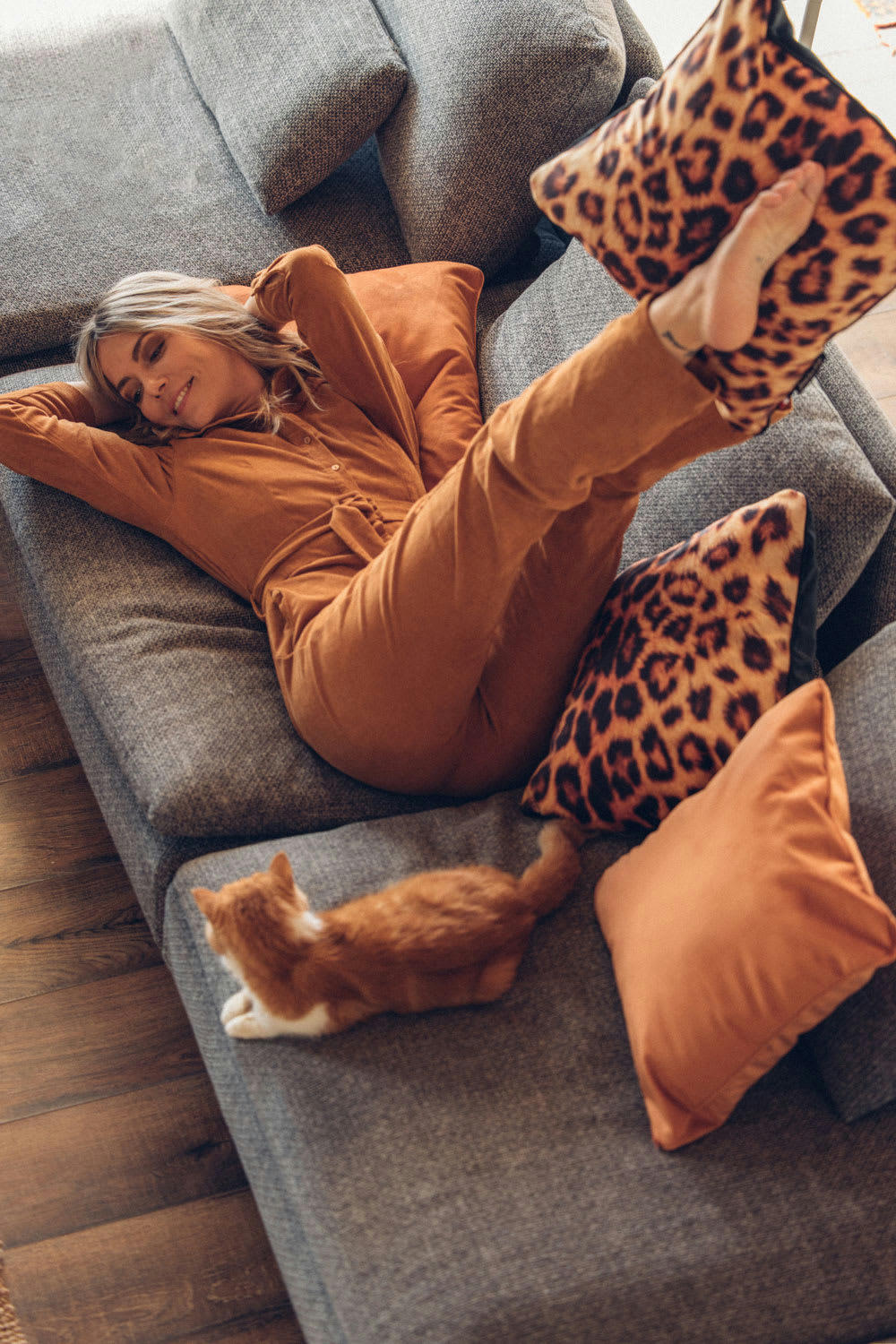 COUSSIN DÉCO - Coussin garni en velours terracotta