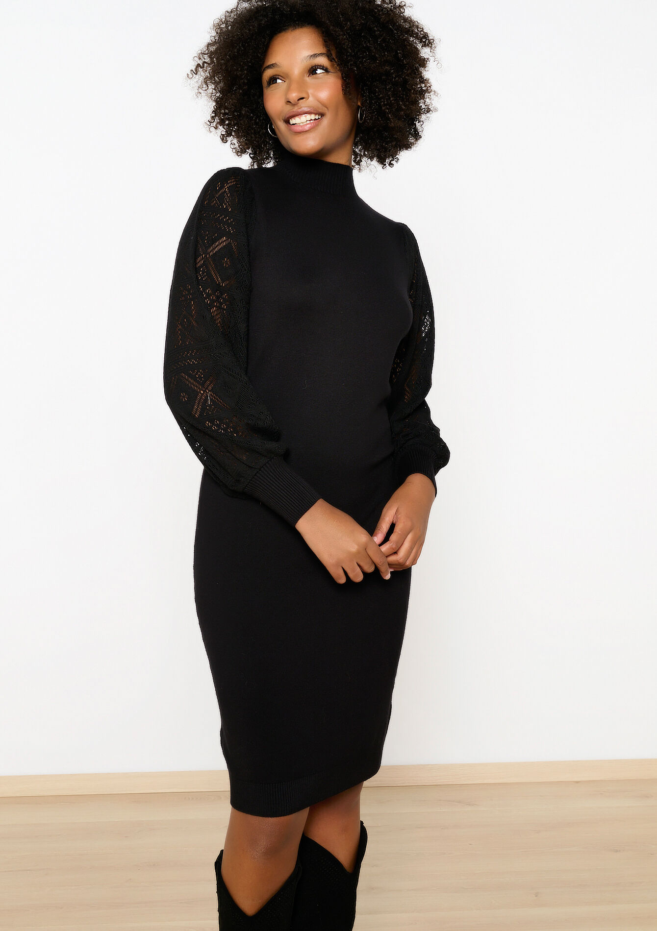 Trui-jurk met kanten mouwen