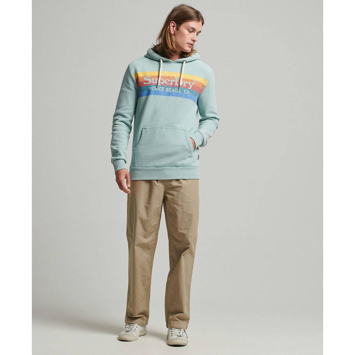 Sweat à capuche et logo
