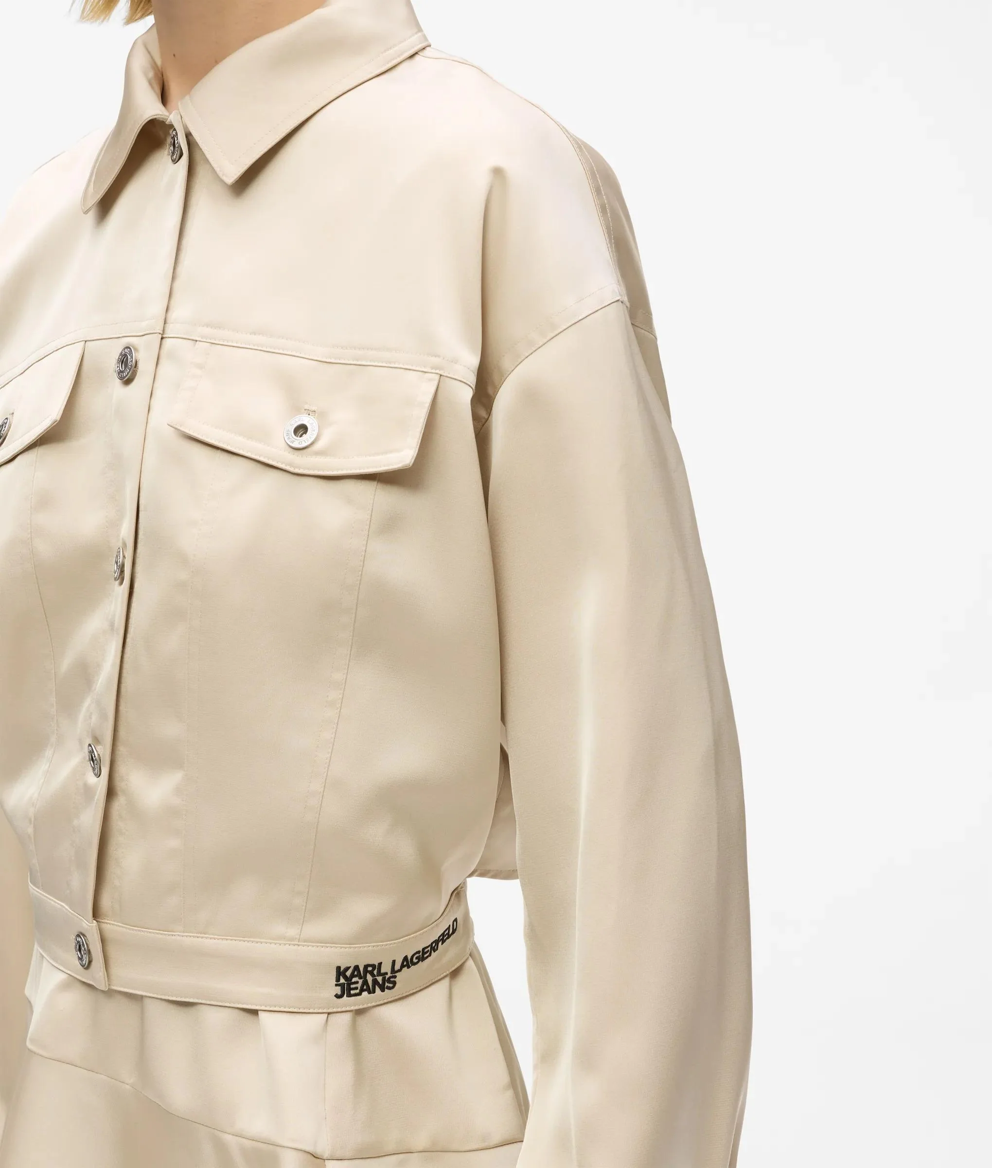 Veste découpée en satin