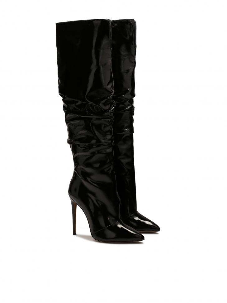 Musketeers with crinkle slip-on upper