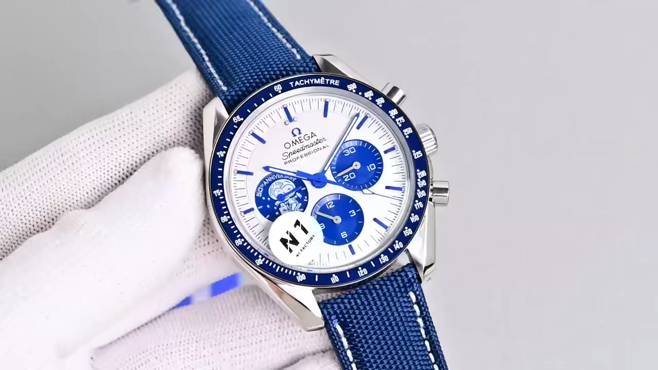 Omega Speedmaster Silver Snoopy Award 50th Anniversary Chronograph Watch -16