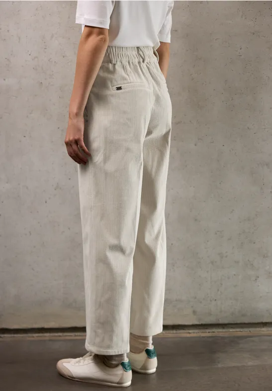 Straight Leg Cordhose