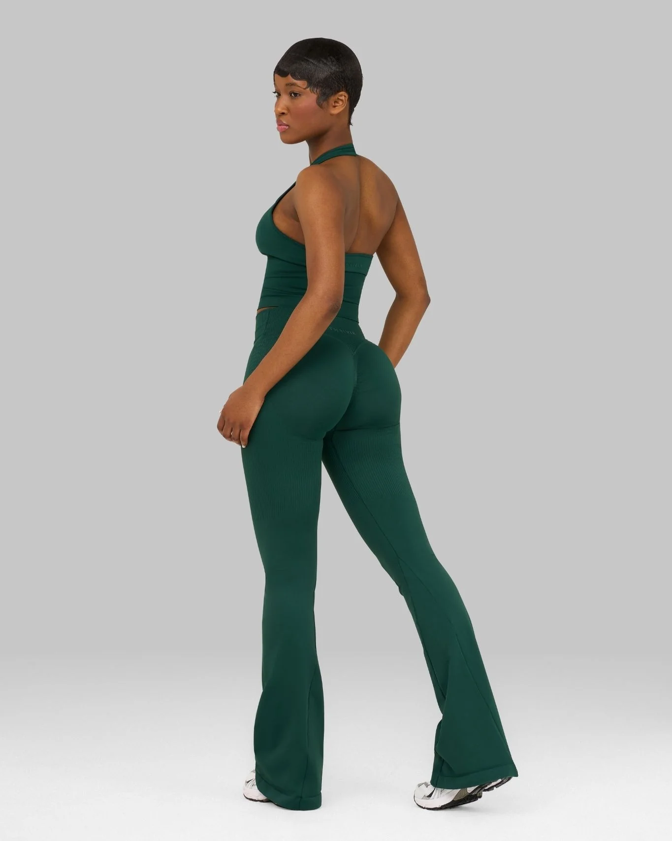 Elevate™ Sculpting Mid V-Waist Scrunch Flare | Pine Green