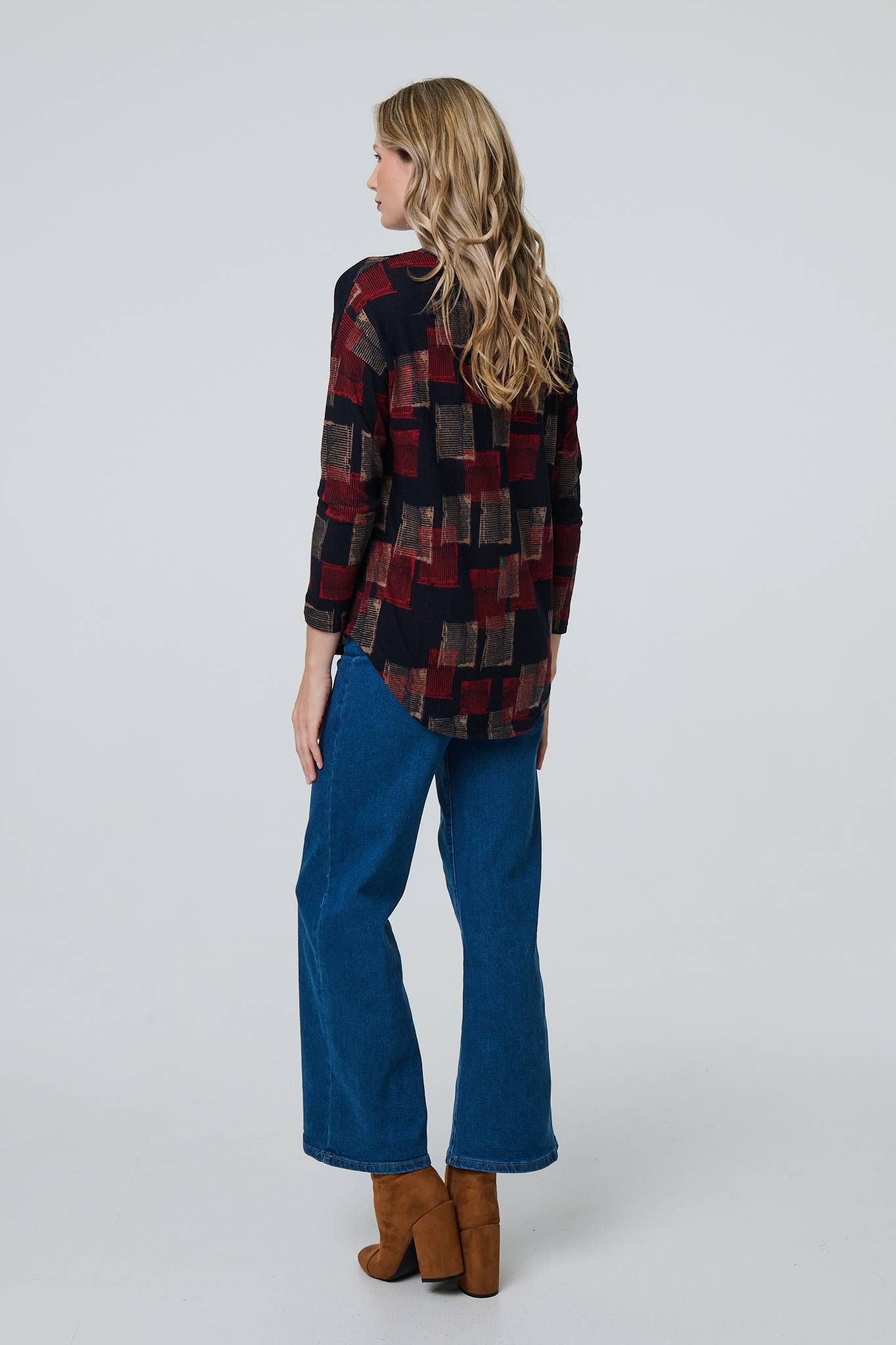 Izabel London Geo Print Long Sleeve Curve Hem Top