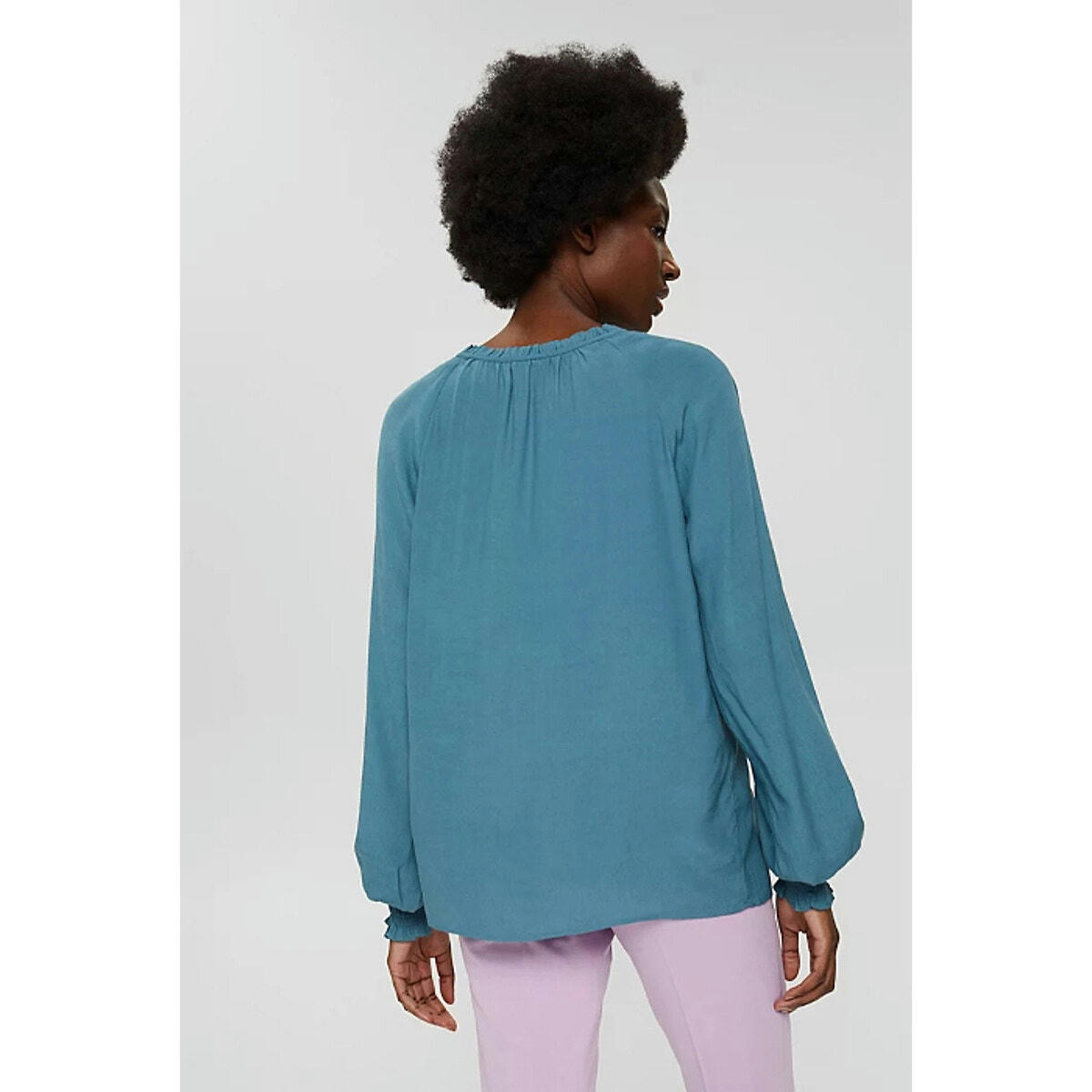 Blouse ample, froncée au col et aux poignets