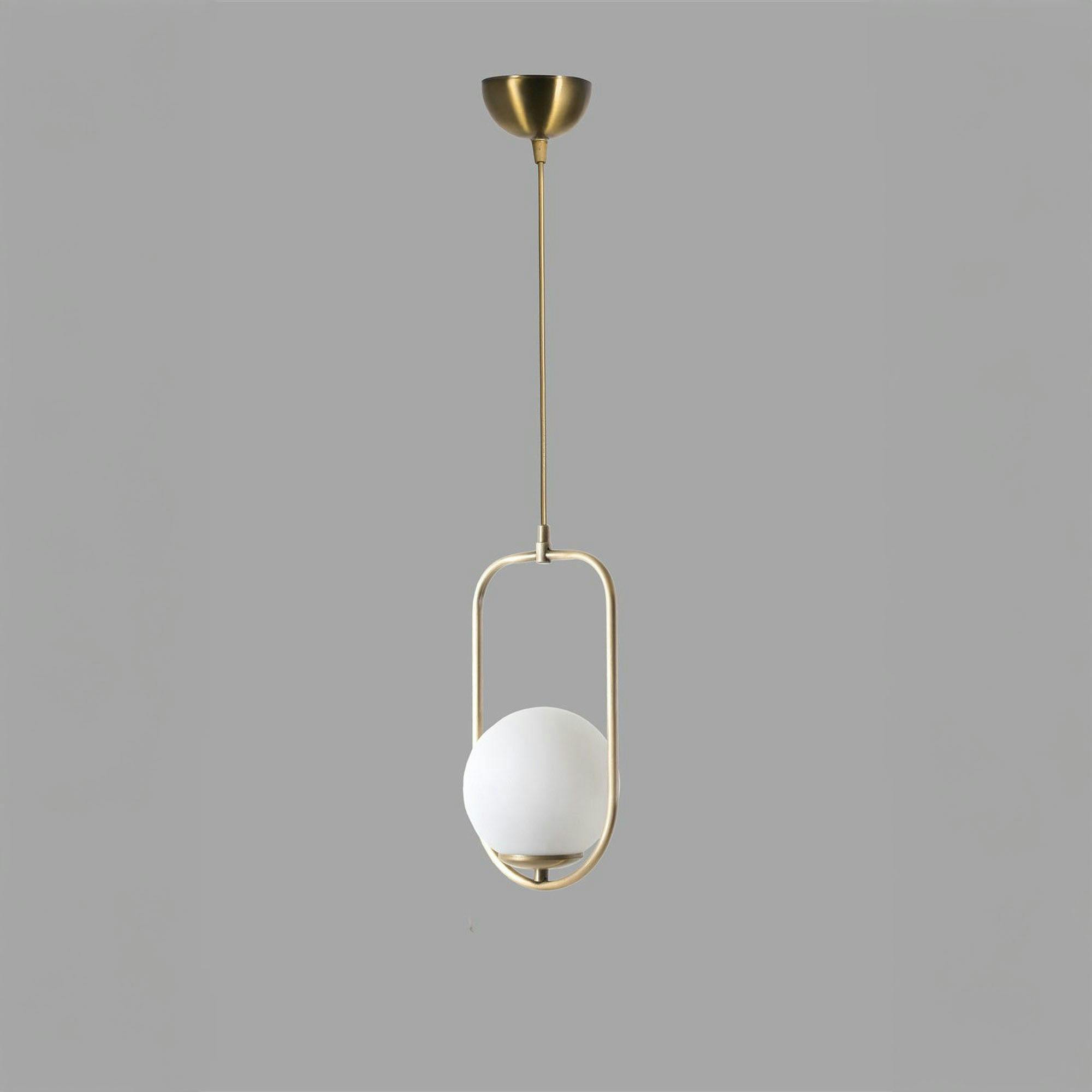 Suspension design dorée 1 globe verre dépoli sur cadre SIERRE