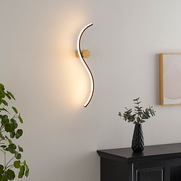 Applique LED longue vague noire et support laiton - Curva
