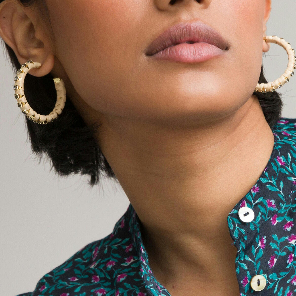 Boucles d'oreilles créoles en raphia