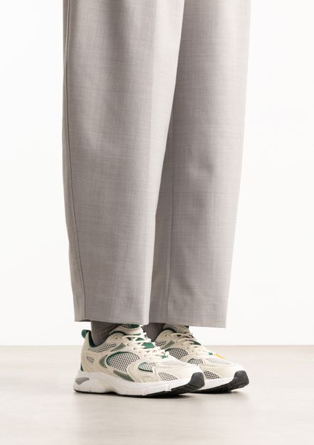 Beige sneakers met groene details