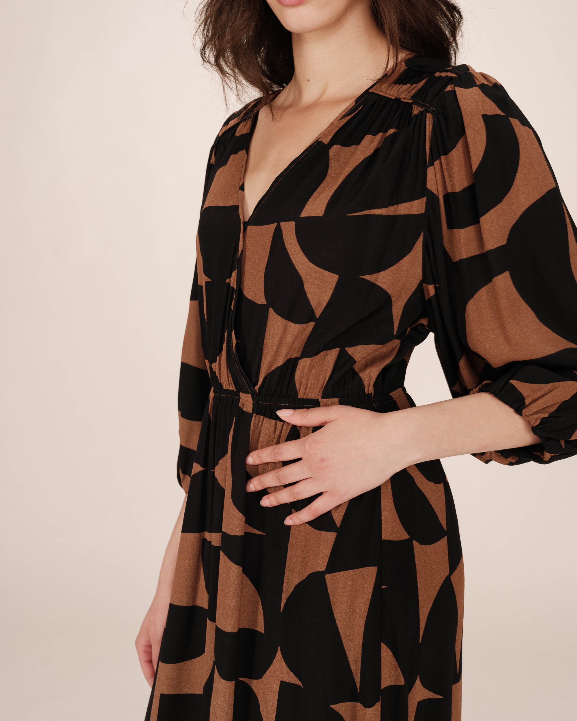 Robe courte graphique chocolat Shelly