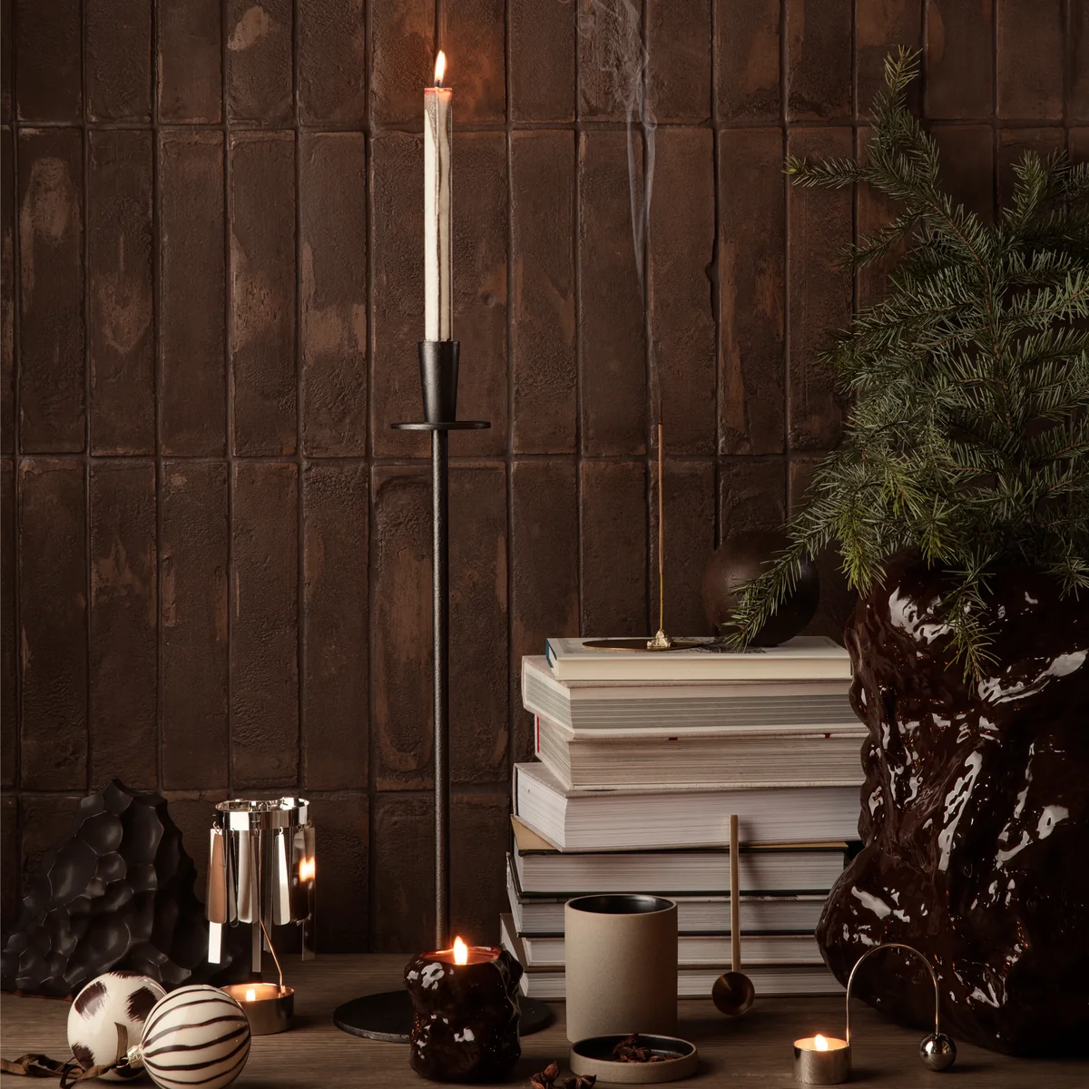 Ferm Living - Hoy Casted Kerzenhalter H 55 cm, schwarz