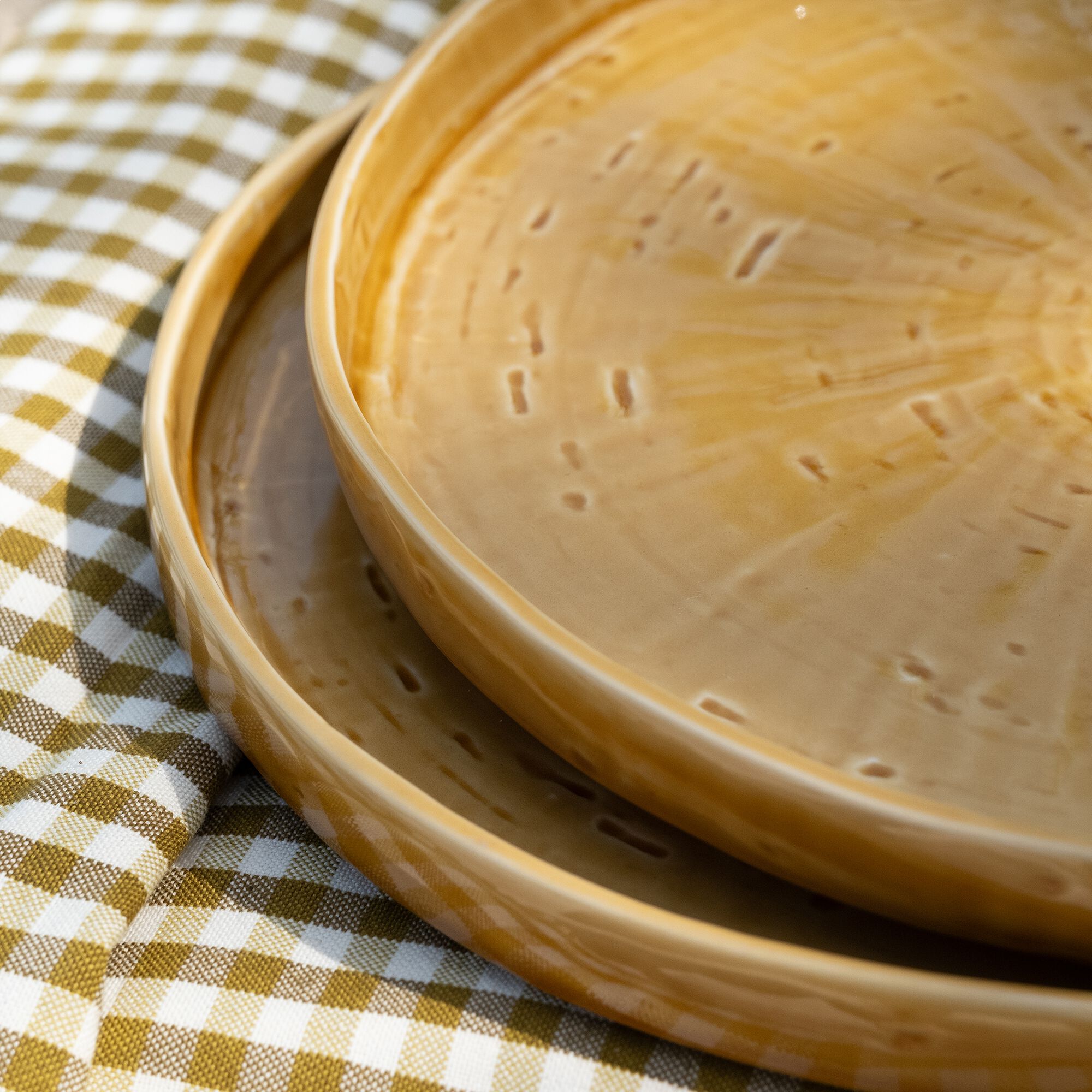 AMARELLO - Assiette plate en grès D27,5cm - jaune argan