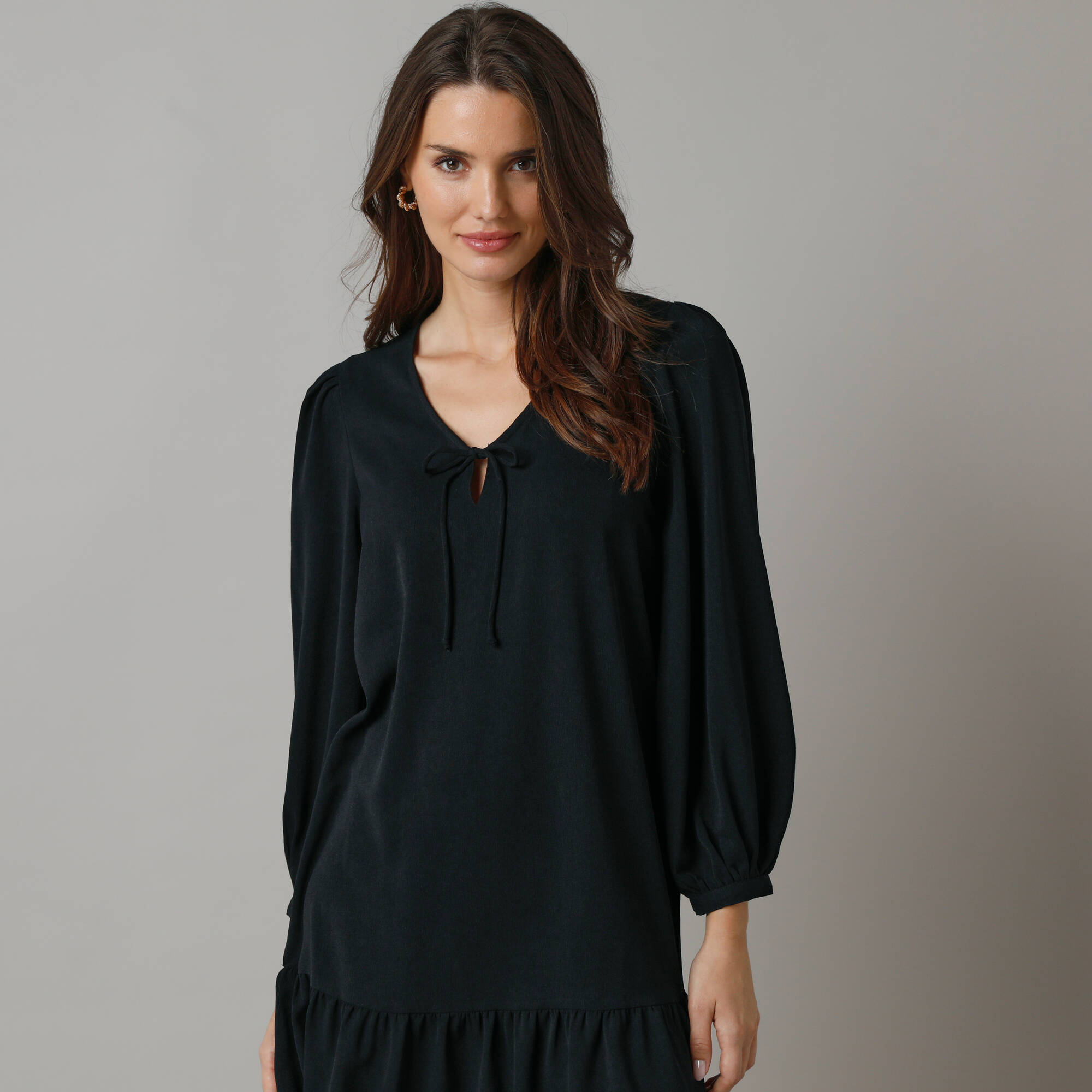 Robe courte volantée à nouettes, cr&ecirc;pe