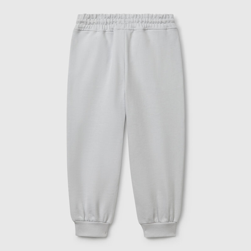 Sweatpants with drawstring