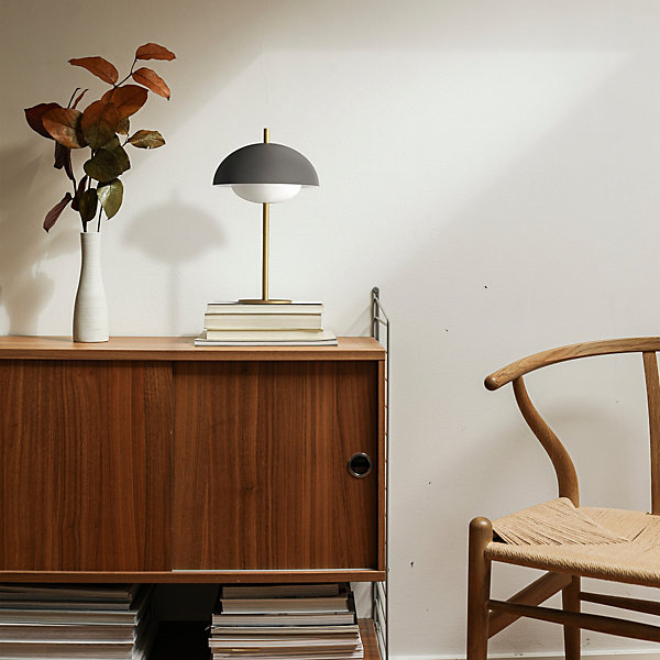 Lampe de table noire avec socle doré E27