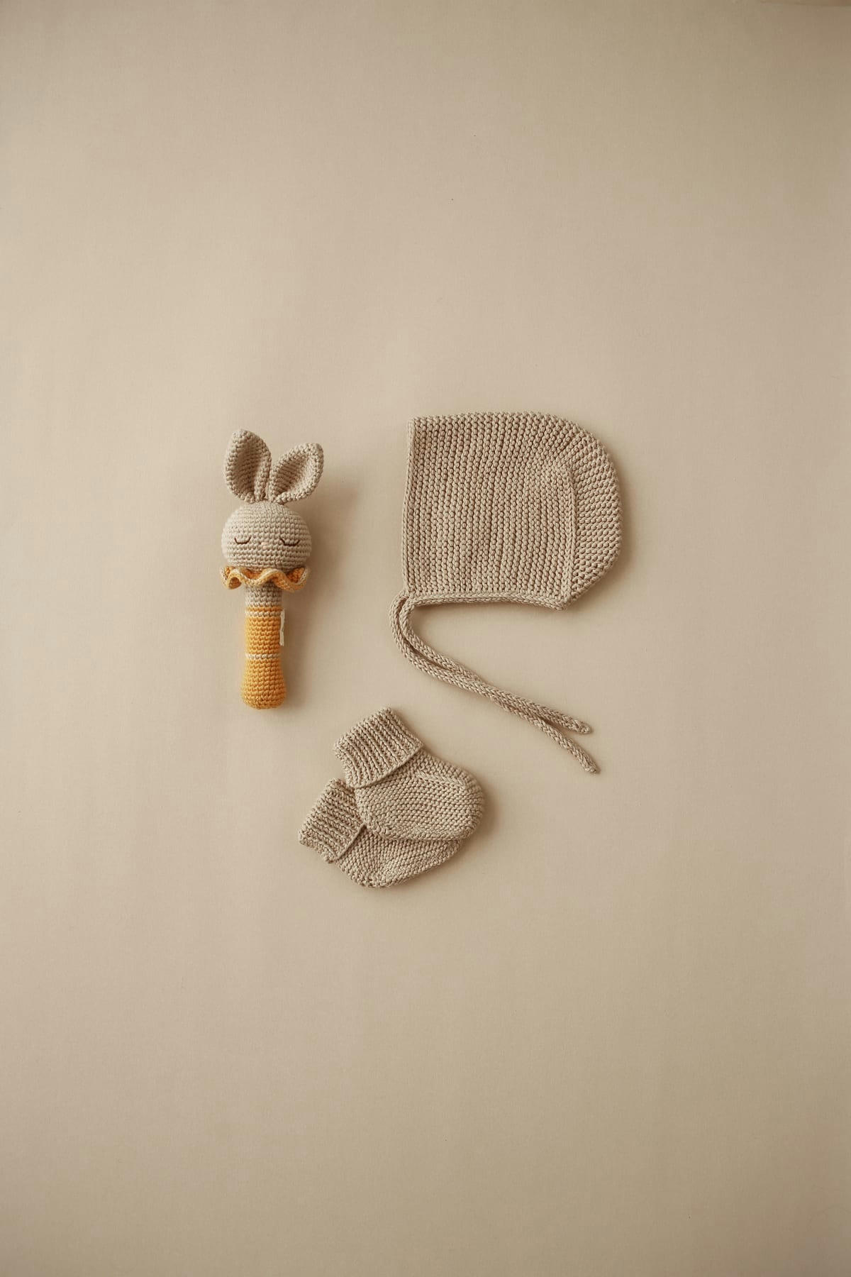 - Hochet en crochet lapin  Ocre