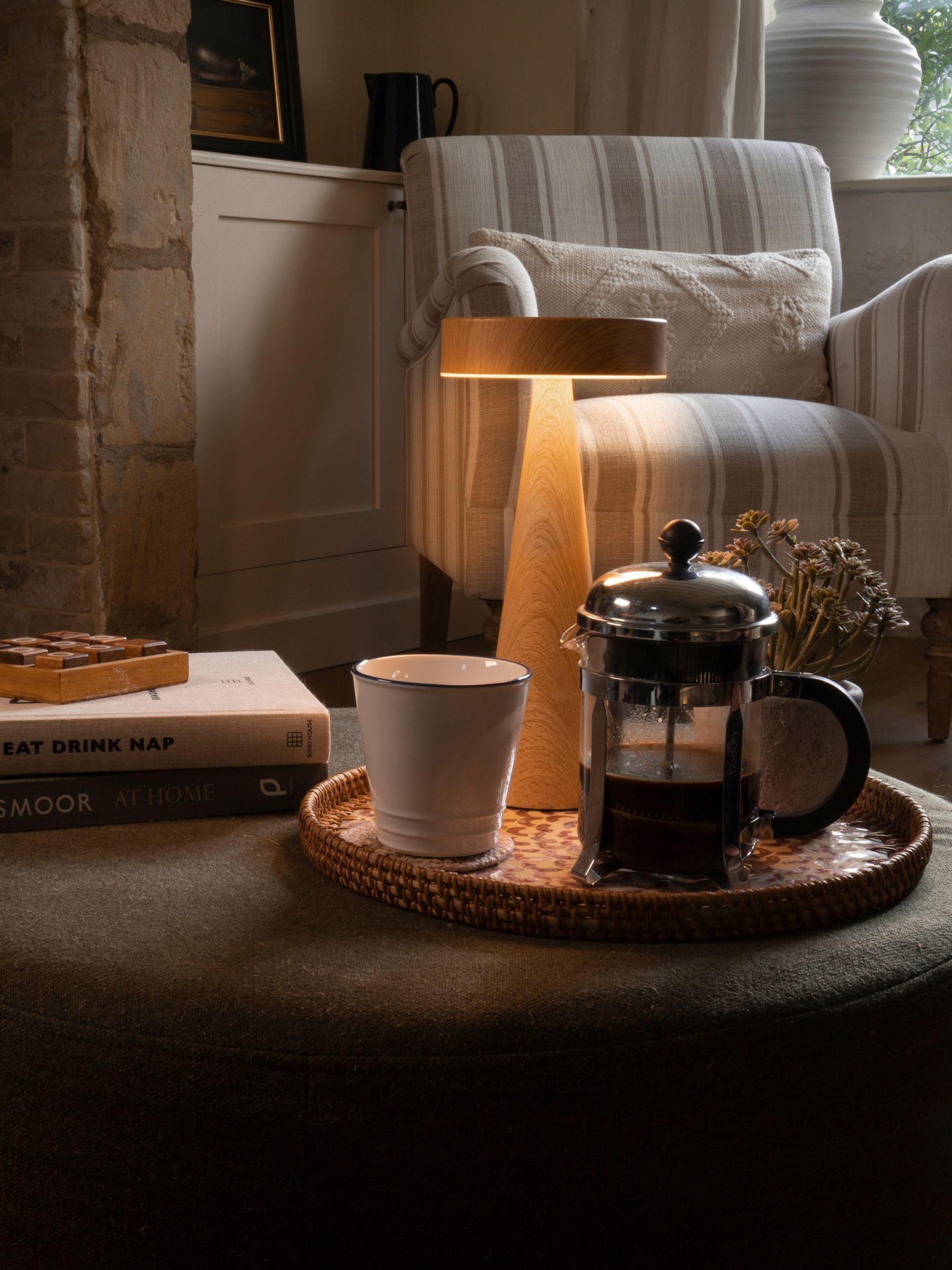 The Solar Centre Warm White Seattle USB Solar Table Light