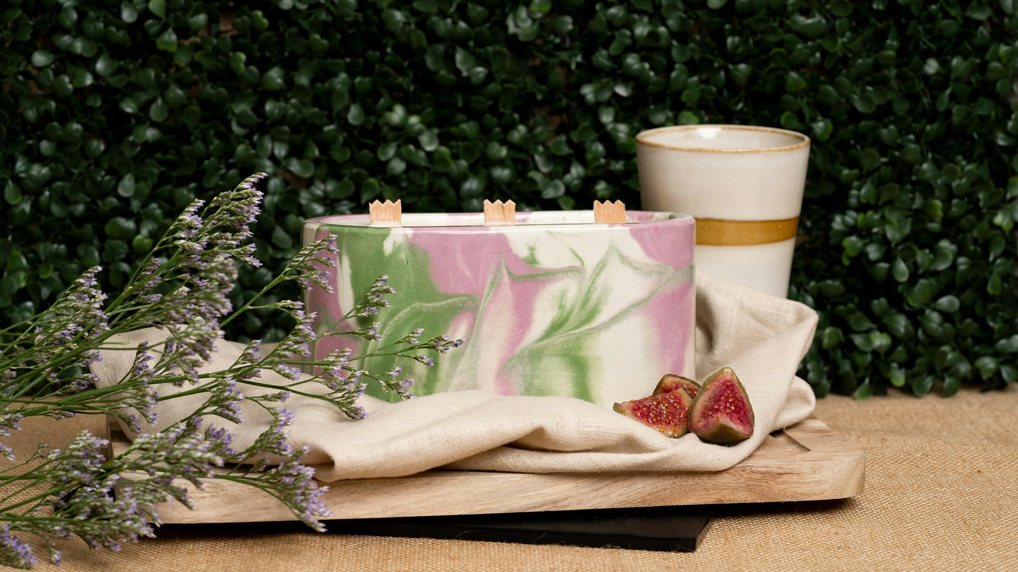 BOUGIES XXL -BÉTON TIE&DYE - Bougie xxl tie&dye en béton rose et vert parfum fleur de coton