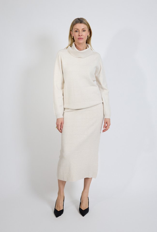 Sweter damski beżowy z golfem elegancki