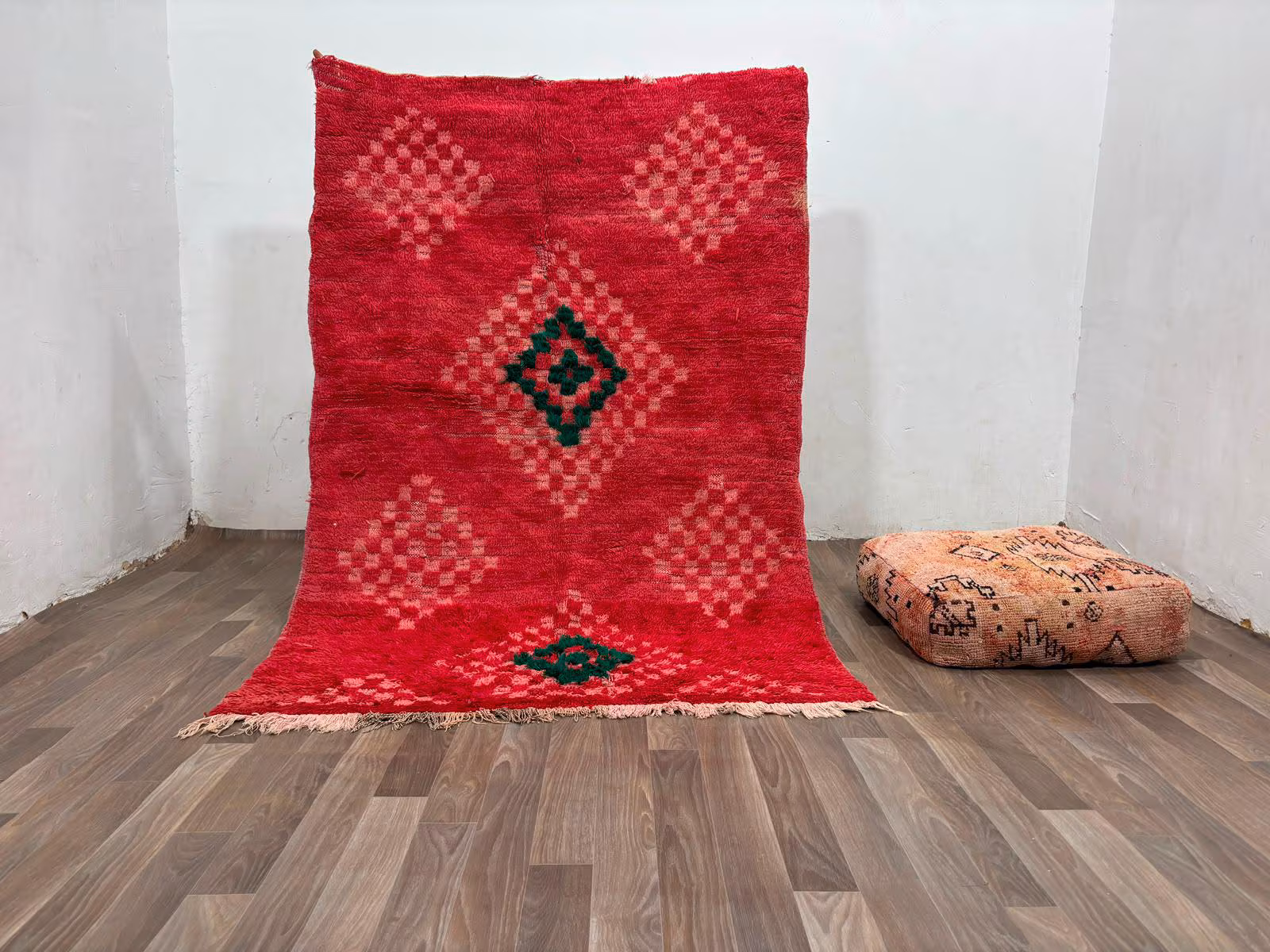 Authentic Vintage Red Moroccan Rug, Handwoven Wool Berber Carpet, Boho Boujaad Floor Decor, Crimson Tribal Area Rug131x198cm