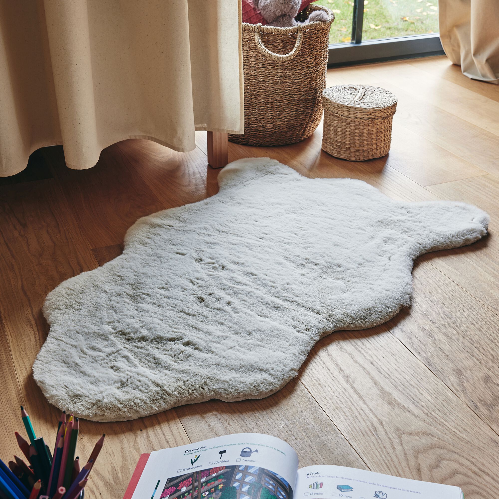 JOUVE - Tapis imitation fourrure - beige 60x90cm