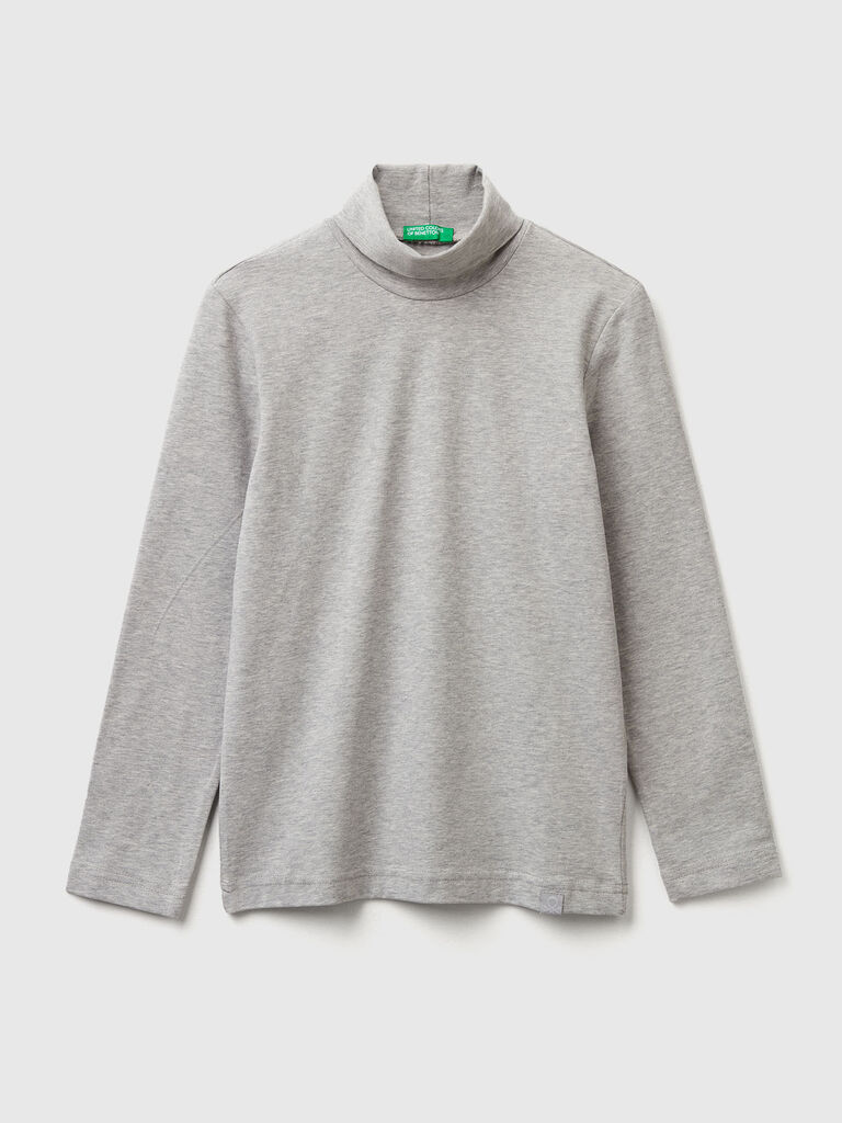 Long sleeve turtleneck t-shirt