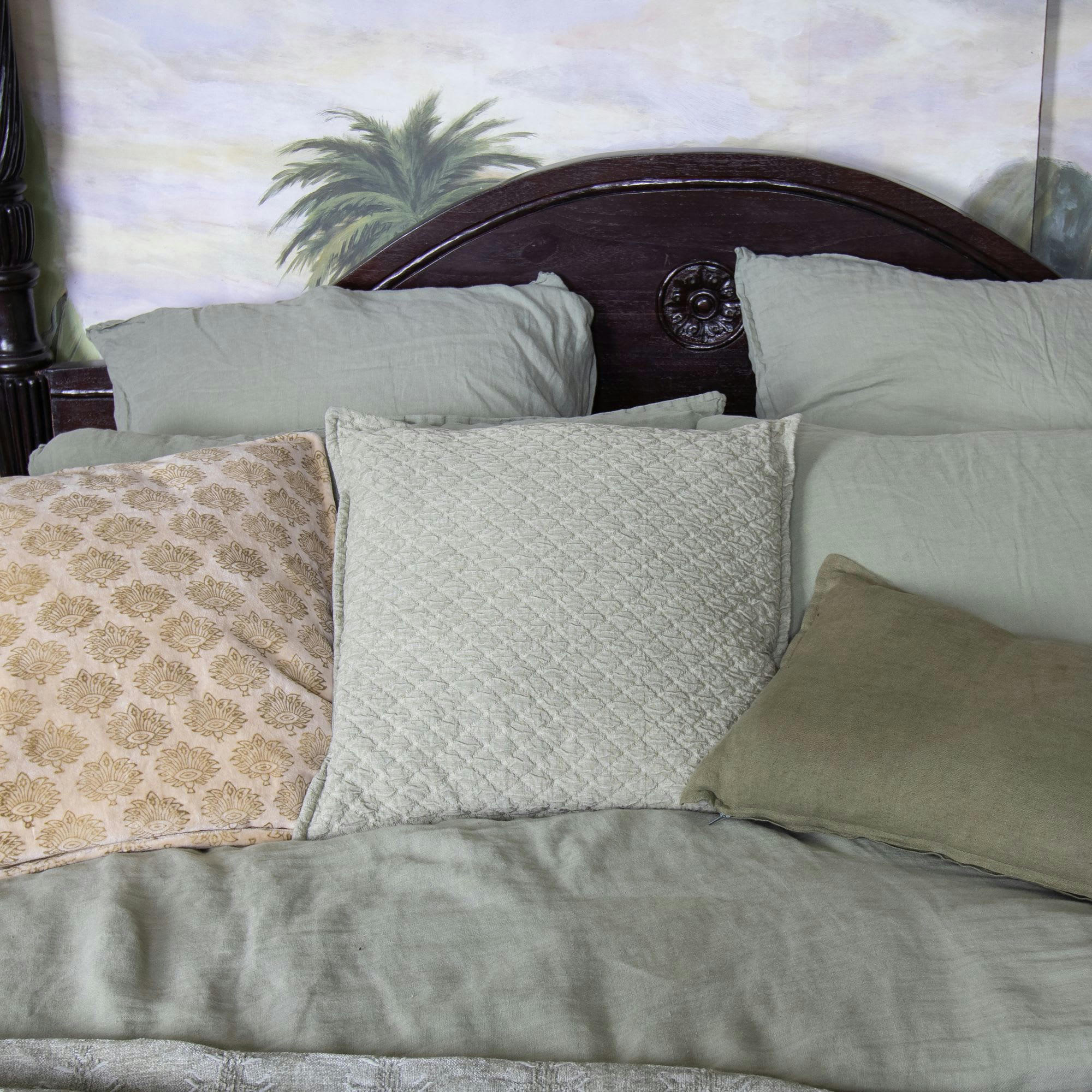 GALI - Coussin en coton gaufré vert 45cm